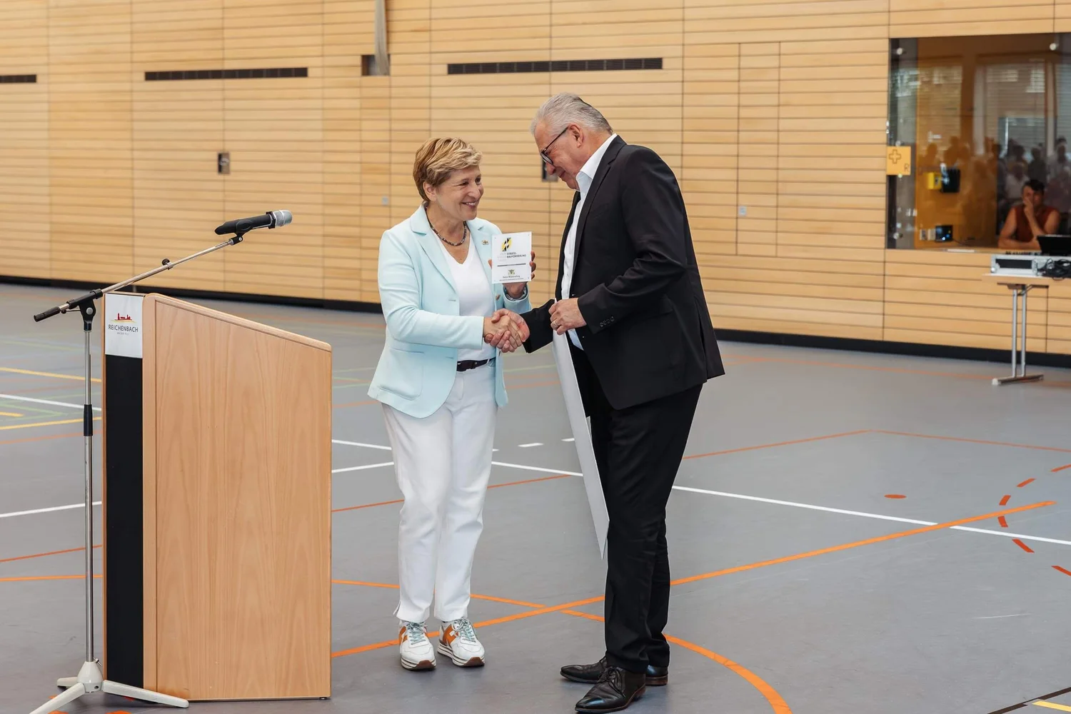 Eventfotografie Potsdam: Übergabe der Plakette Städtebauförderung Baden-Württemberg bei der Eröffnung der Sporthalle am Lützelbach