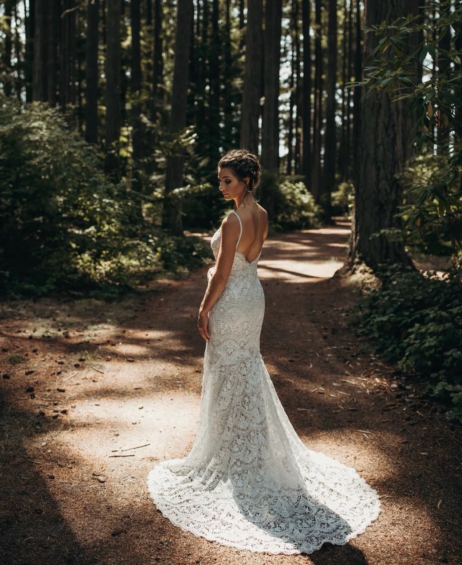 Flashback to one of our gorgeous brides!! 🖤

Can we just take a moment to admire this dress by @wtoowatters 🤩

📸 Beautiful photography by @carleyjaynephotography 

.
.
#redcedarfarmweddings #redcedarfarm #kitsapwedding #pnwwedding #weddingphotogra