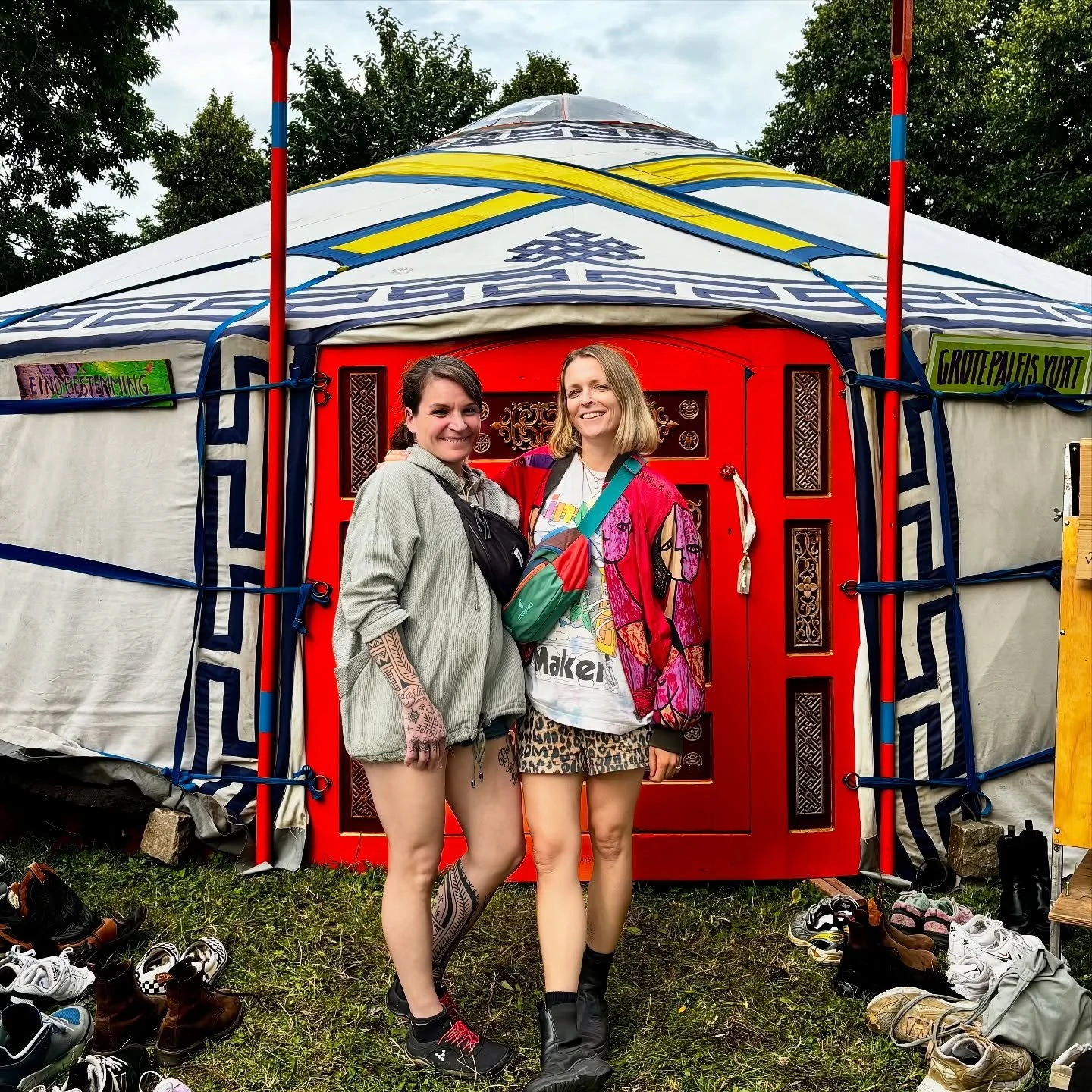 Last time I went to Amsterdam I was 18, smoked a joint, &amp;&hellip; well, things got real weird. I don&rsquo;t remember much 😅

This time, I went to help facilitate a Shamanic Breathwork session at @landjuweel.festival in Ruigoord, &amp; WOW the l