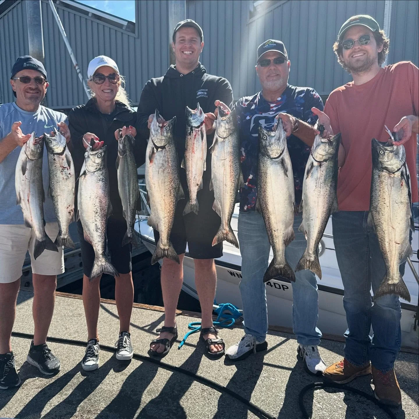 Captain Kyle got his customers on 6 kings, 3 silvers and a pink! Great way to slay dem kings on the last day! 

#kingsalmon #fishing #washingtonstatefishing #saltlife #herring #chinook #chinooksalmon #blackmouth #blackmouthsalmon #mooching #gloomis #