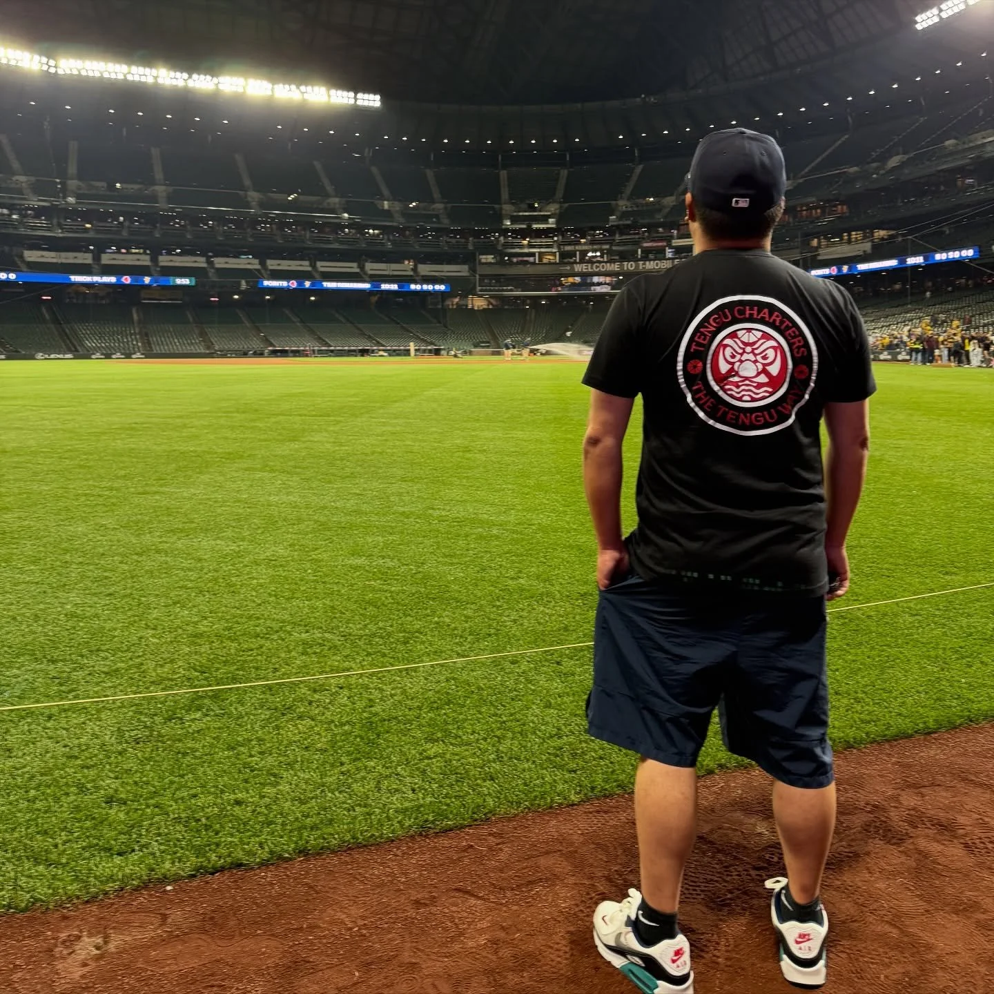 Before hitting the field with the Savannah Bananas and Firefighters Baseball Team, Stilts and Temple joined Tengu Charters for a day on the water chasing salmon instead of fly balls. Grateful for their time, passion, and love of fishing, baseball mig