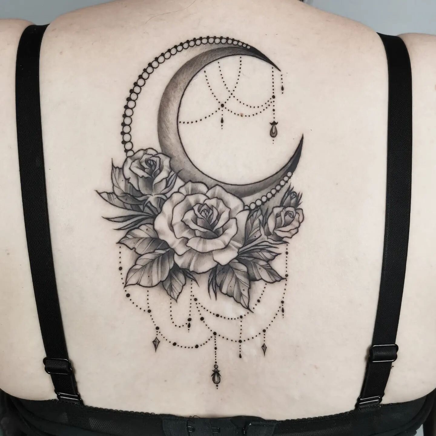 Artist: @elina.swan.art 
&bull; books open &bull;

&mdash;&mdash;&mdash;&mdash;&mdash;&mdash;&mdash;&mdash;&mdash;&mdash;&mdash;
#moontattoo #witch #witchytattoo #rosetattoo #tattooinspo #blackandgreytattoos #blxck #blacktatts #berlintattooartist #ge