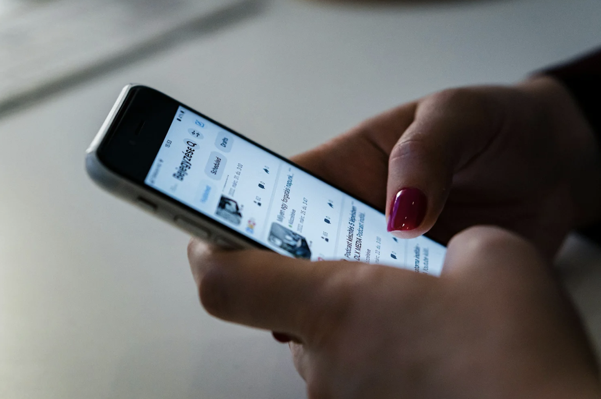 The One Psychological Bias That Makes People Share Your Posts Instantly