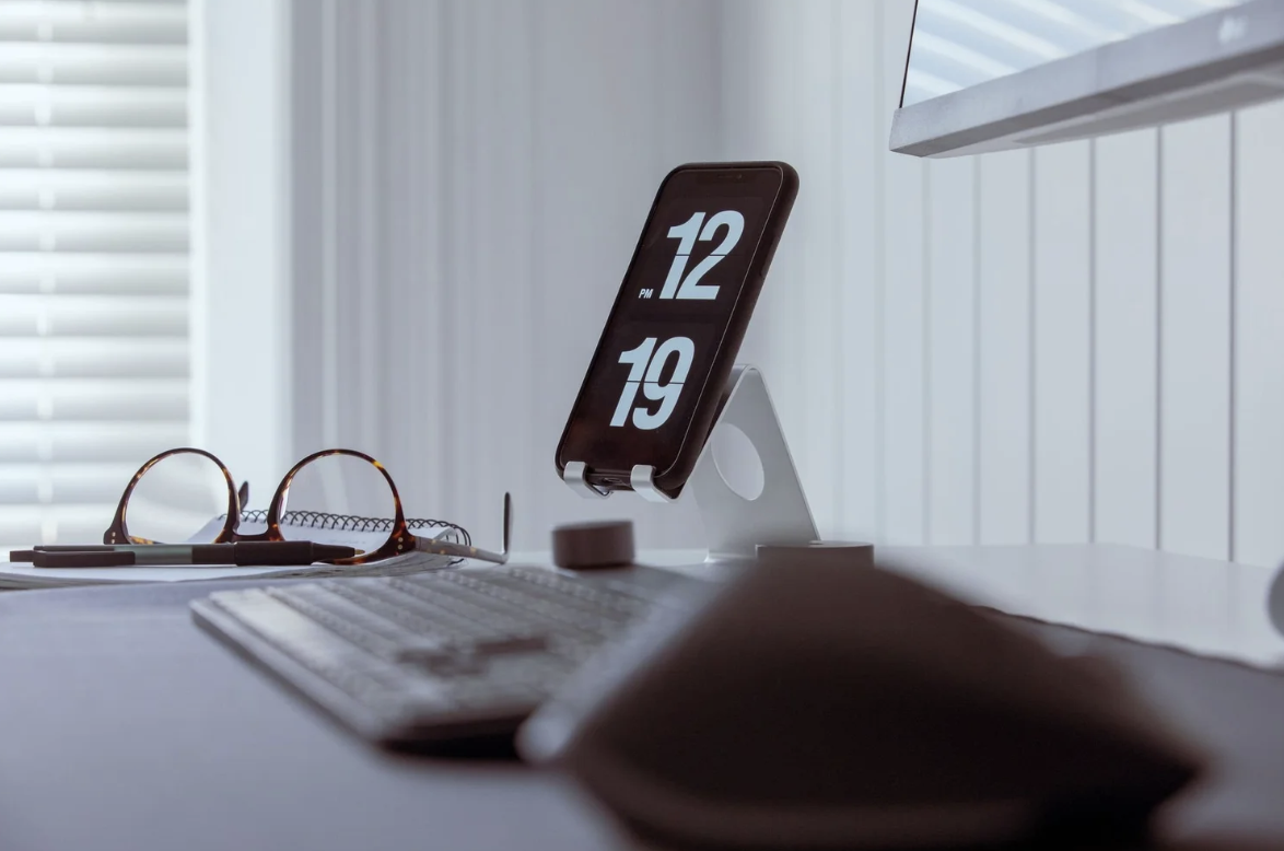 Why Your Best Hour To Post Advice Is Wrong On Six Of The Seven Platforms