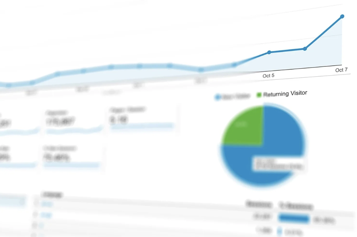 The Reason Your Reach Flatlined Is Not Burnout, It Is That You Only Show Up in One Room