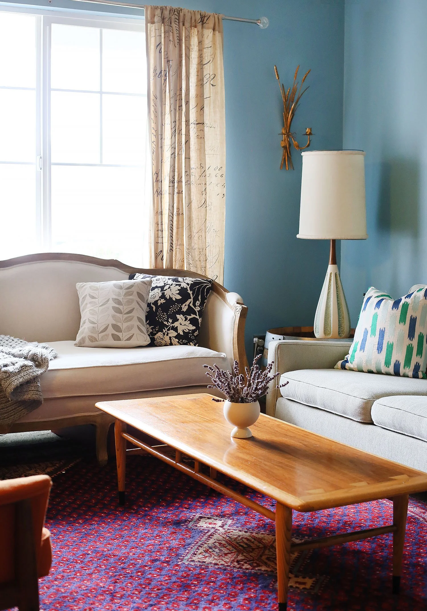 ROOM TOUR: A Cozy, Collected And Deliciously Moody Living Room In The Pacific Northwest