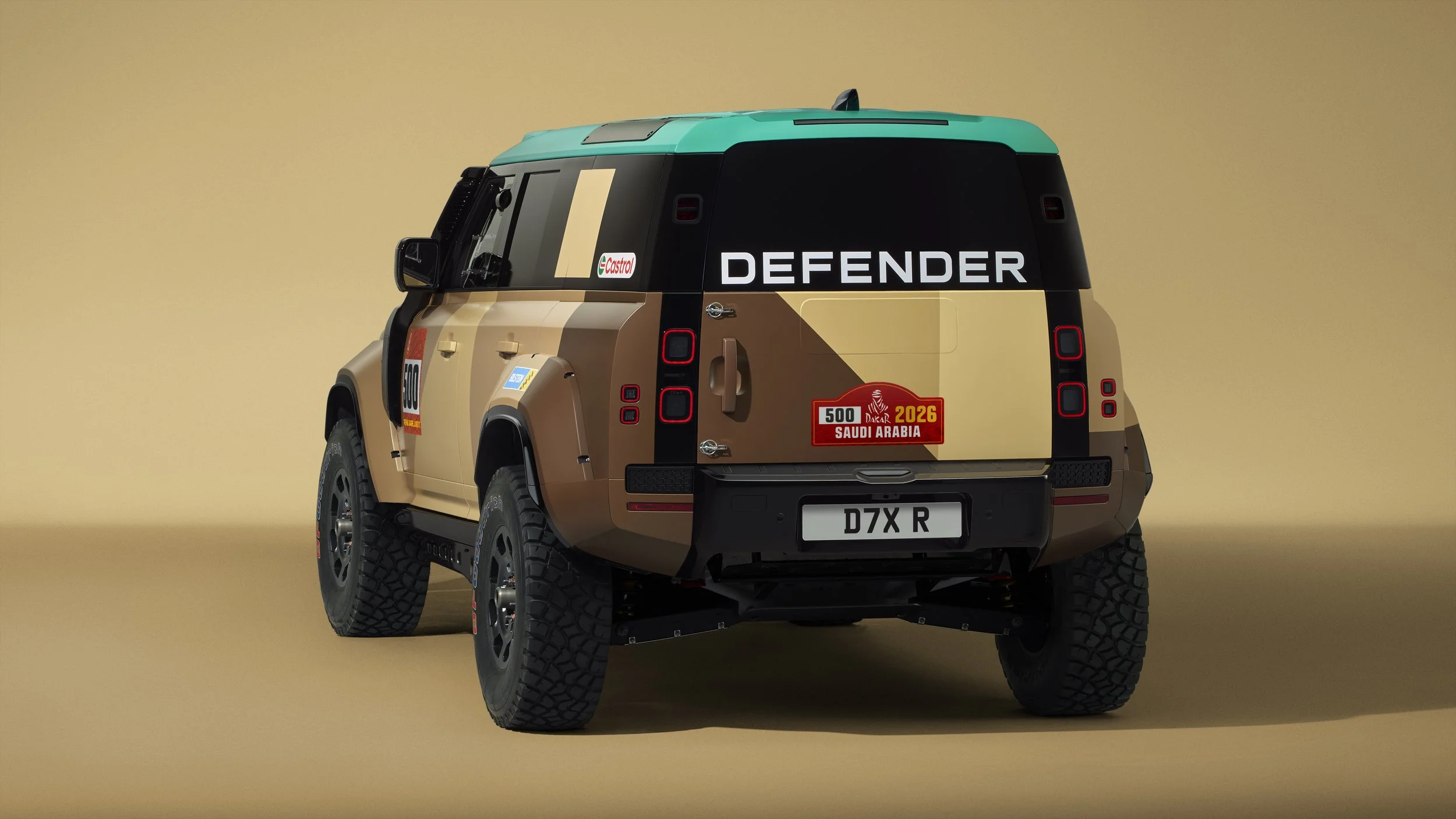 DEFENDER_DAKAR_D7X-R_500_REAR_3-4_16X9.jpg