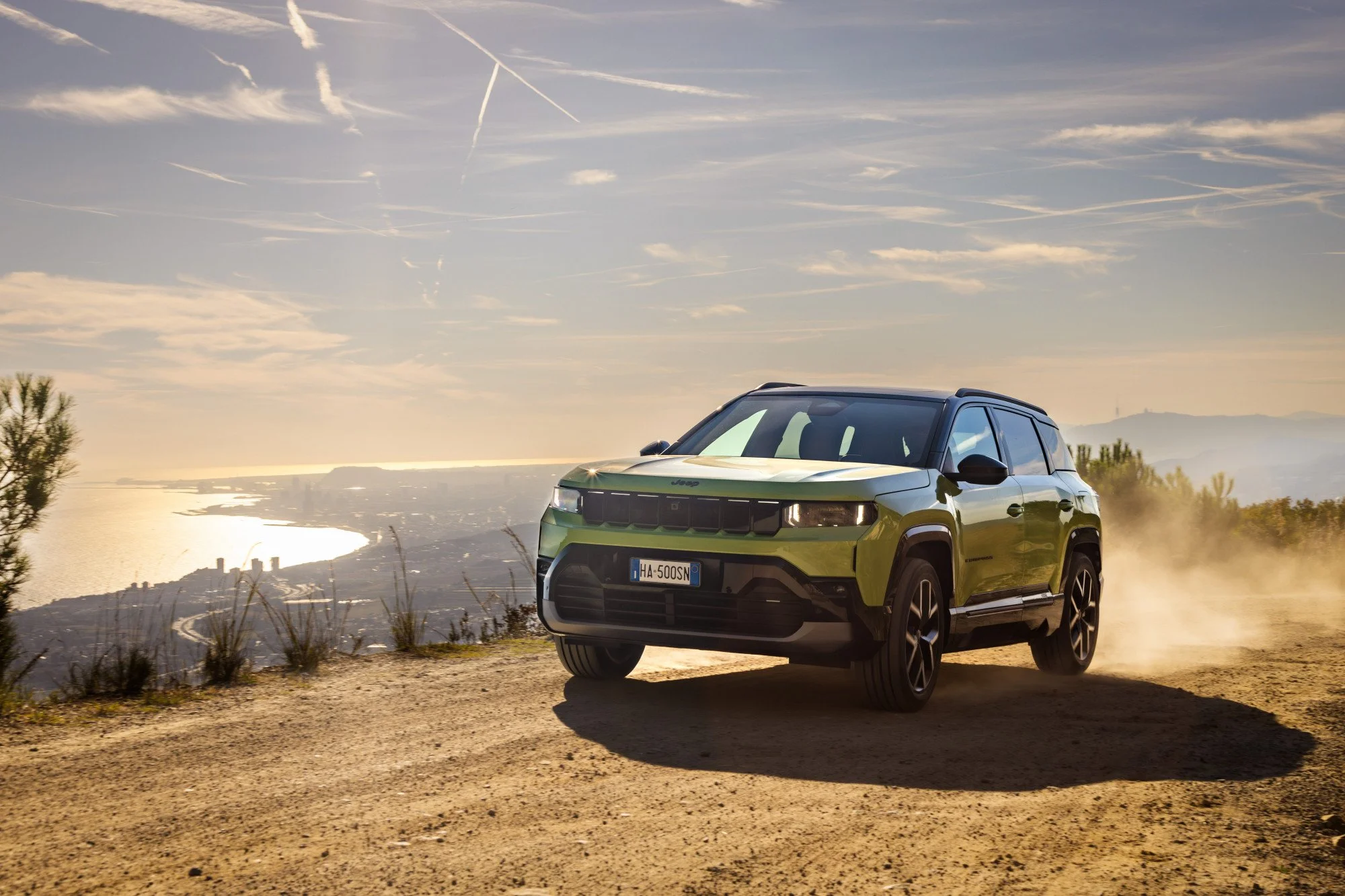 Le Jeep Compass s'électrifie, mais perd-il le nord ?