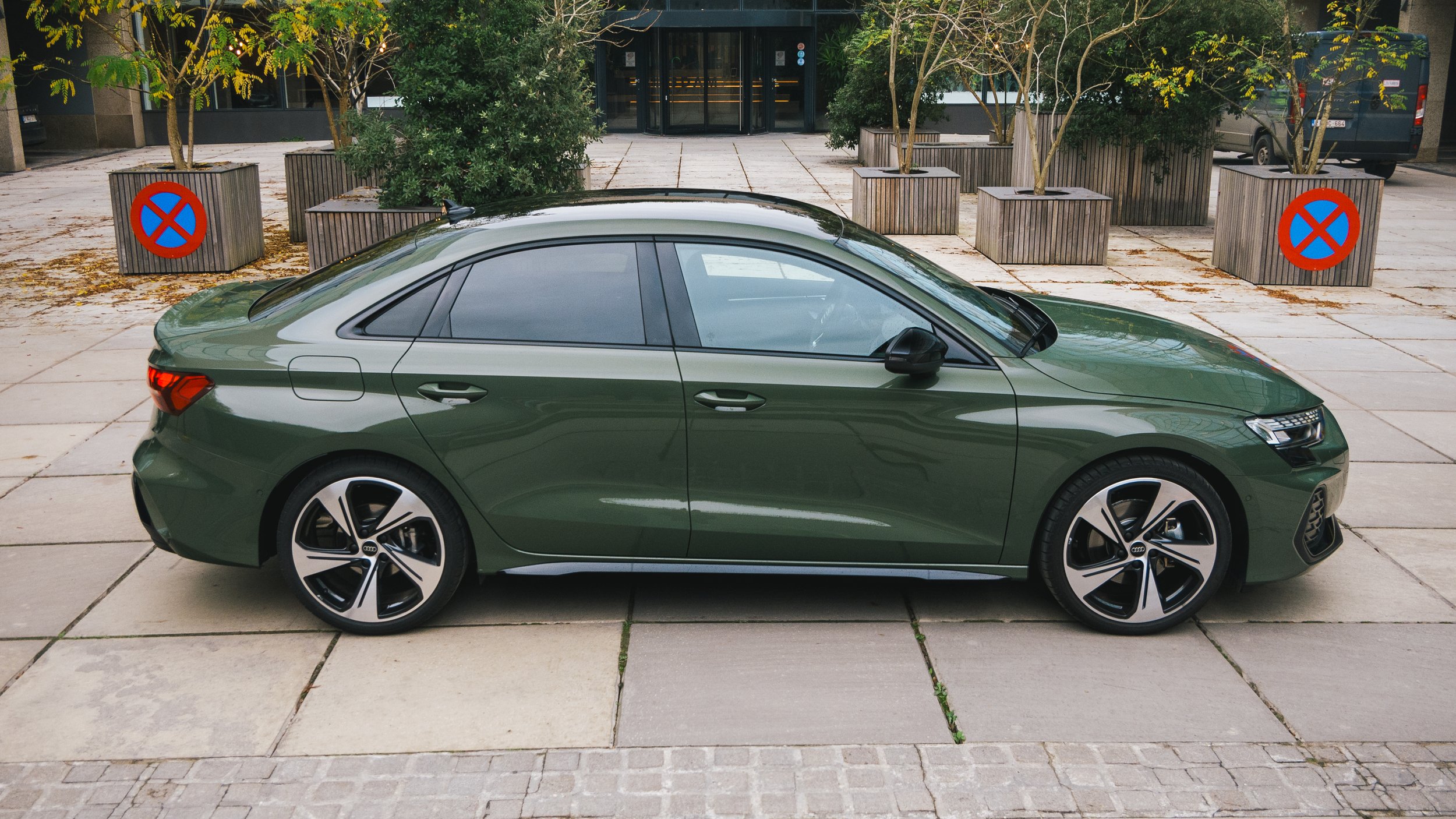 AUDI-09.jpg