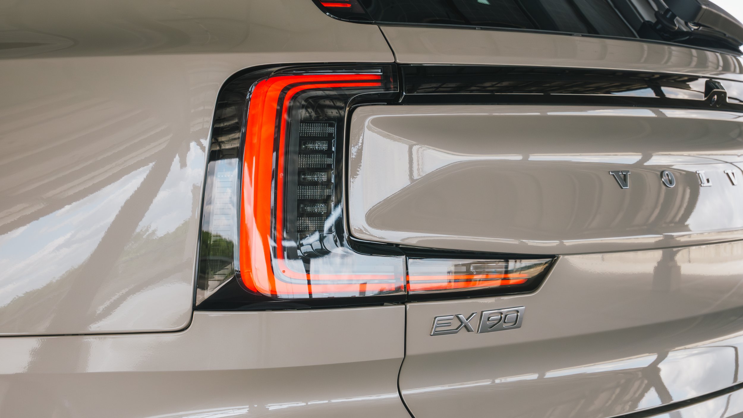 VOLVO_EX90-12.jpg