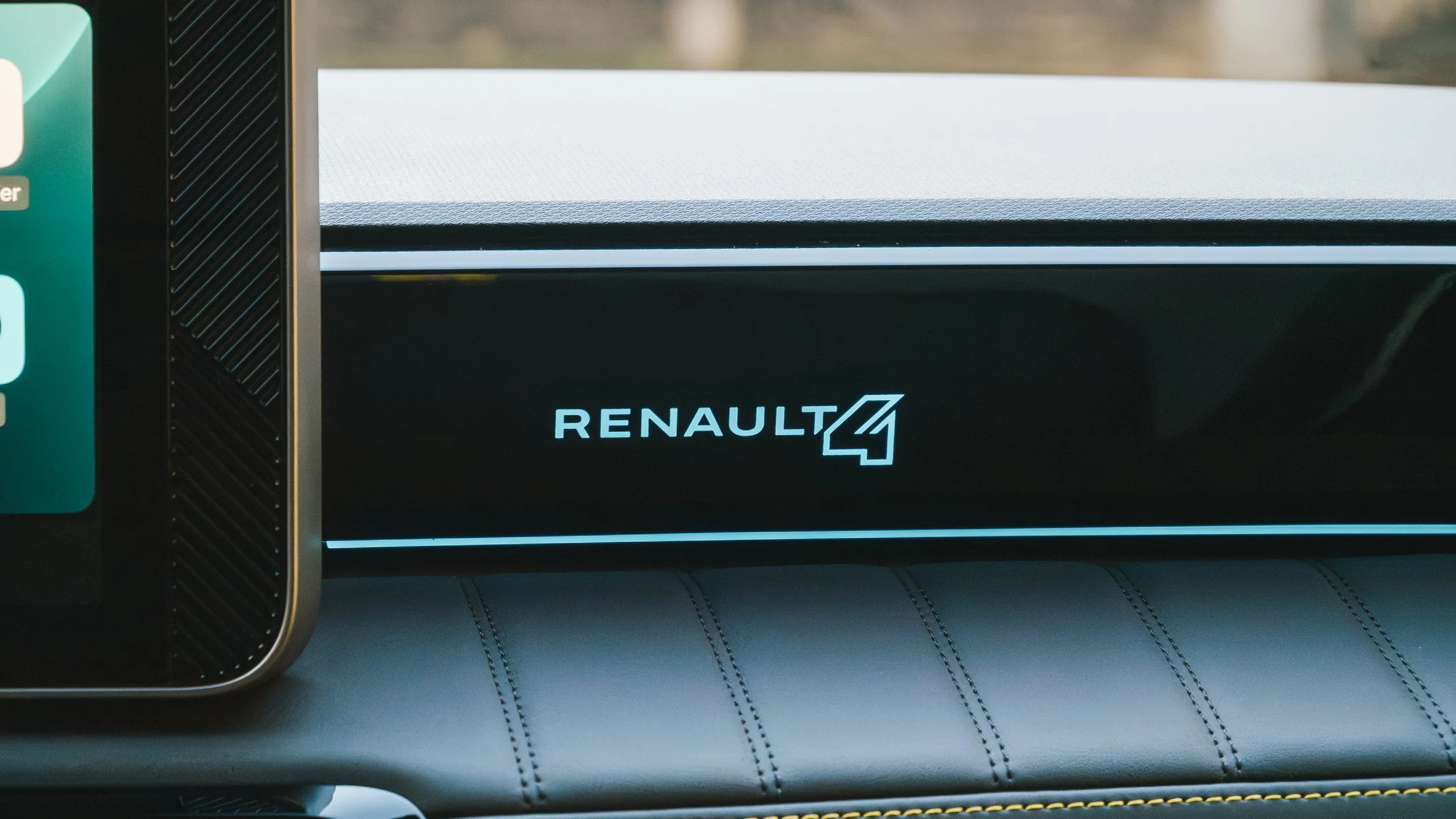 RENAULT_4-15.jpg