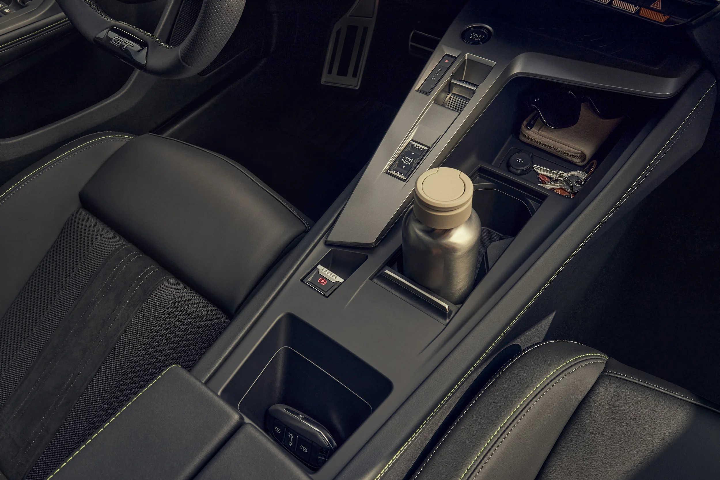 PEUGEOT_E308_2508GG_454_FR.jpg