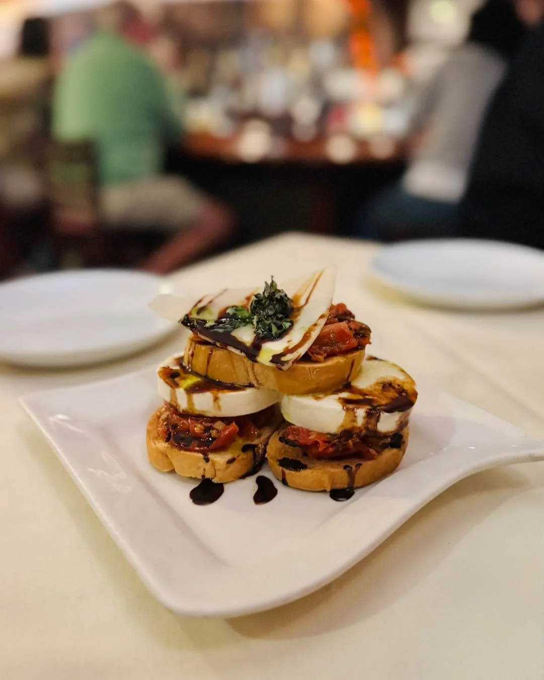 Start your Restaurant Week experience with our Oven-Roasted Tomato Bruschetta 🍅 Fresh mozzarella, red onion, basil, shaved pecorino romano, and crispy garlic crostini! Every bite bursting with flavor ✨

LI Restaurant Week now through November 9th!