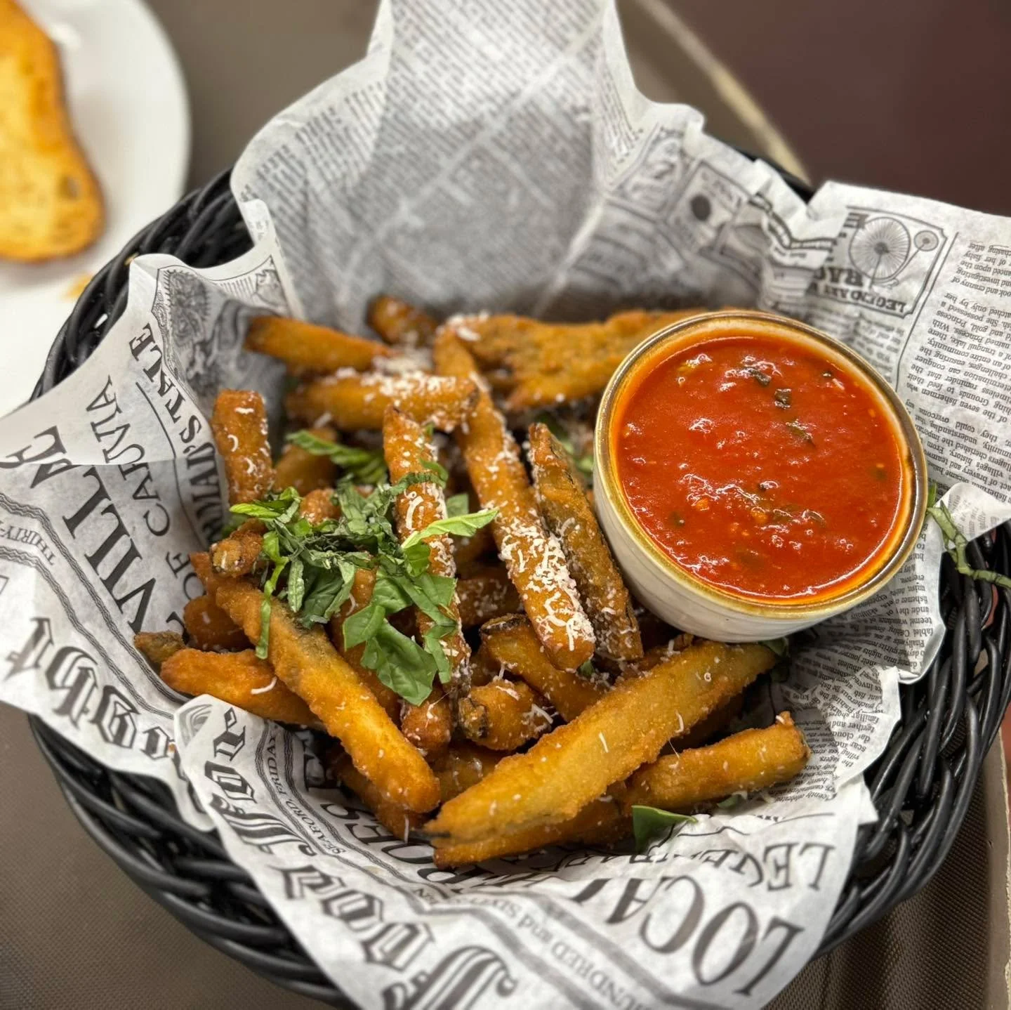 Not just an appetizer&hellip; an OBSESSION! 😍
Start your night out with our Eggplant Fries topped with shaved parmesan, fresh basil, &amp; served with a plum tomato basil dipping sauce that keeps you coming back for more!