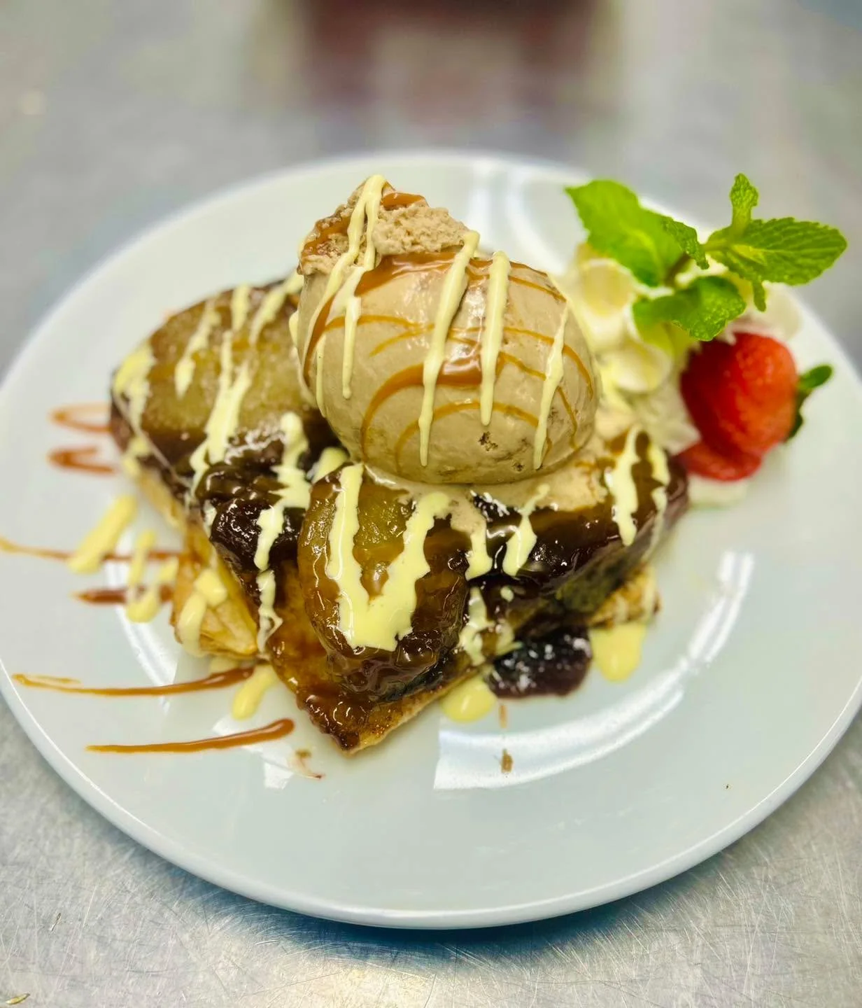 Imagine this: warm, caramelized apples, flaky pastry, and a scoop of salted caramel ice cream melting into every corner&hellip; 🍏✨

Our Apple Tarte Tatin is the dessert of the week, don&rsquo;t miss out!