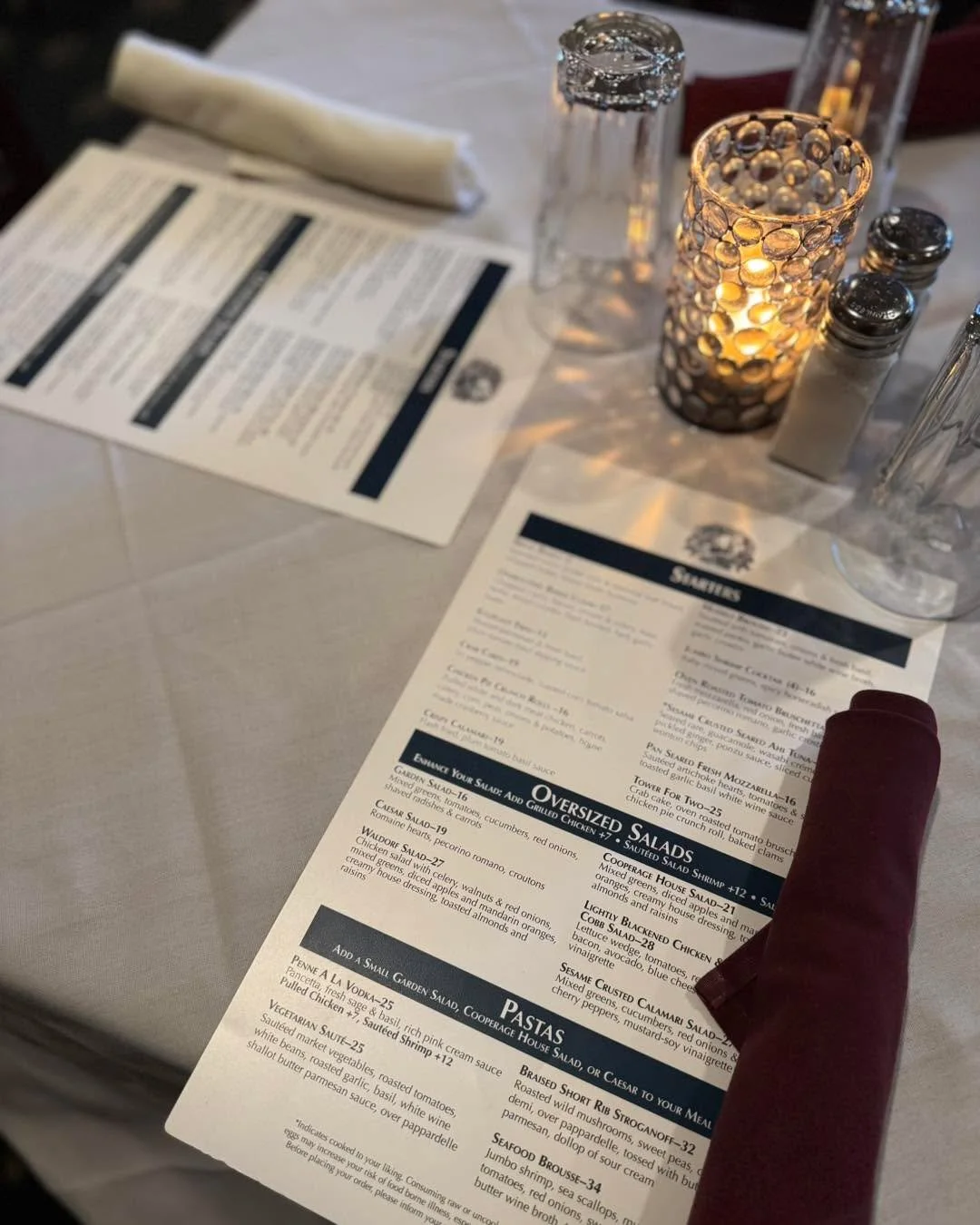 The table is set, the season is here 🎄 Join us for holiday dining filled with flavor, laughter, and lovely memories! Book your holiday party and celebrate at the Cooperage Inn! 

#LongIsland #EastEndEats #CozyCravings #holidayseason #holidaydining #