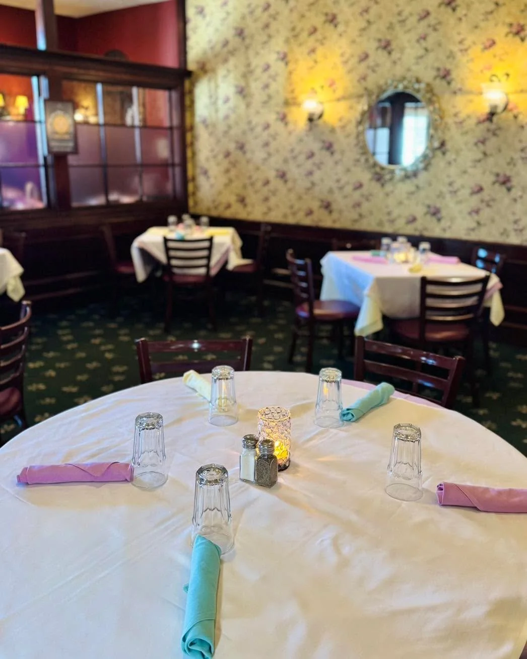 Spring pastels, delicious food, and a warm welcome into the North Fork 🌸 There&rsquo;s nothing better than gathering around the table for that cozy, home-cooked feel.