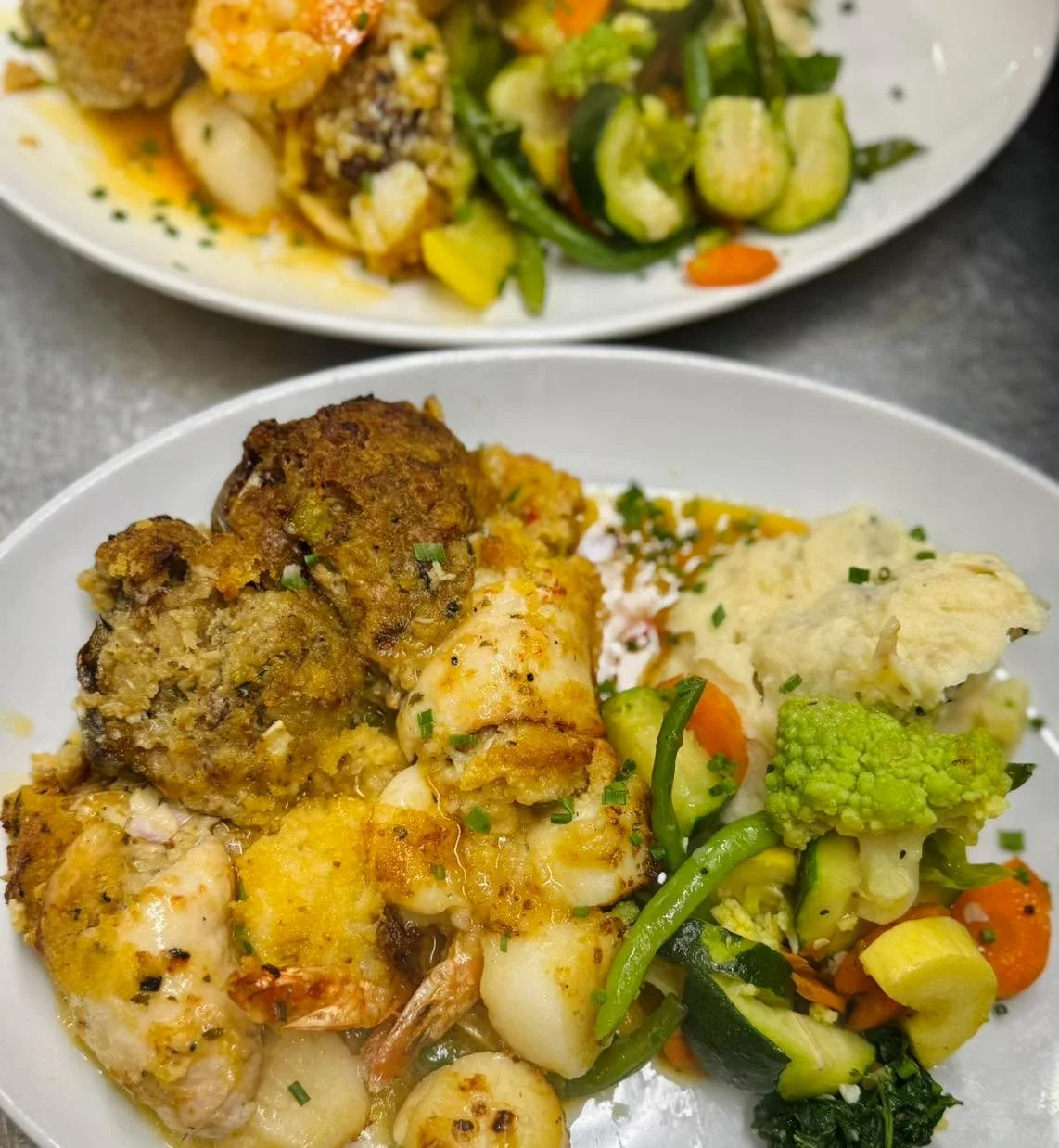 when you can&rsquo;t choose&hellip; you don&rsquo;t have to! 

Our Broiled Seafood Medley has it all! Stuffed filet of sole (loaded with crab &amp; shrimp), jumbo shrimp, baked clams, and perfectly seared sea scallops&hellip; all finished in a garlic