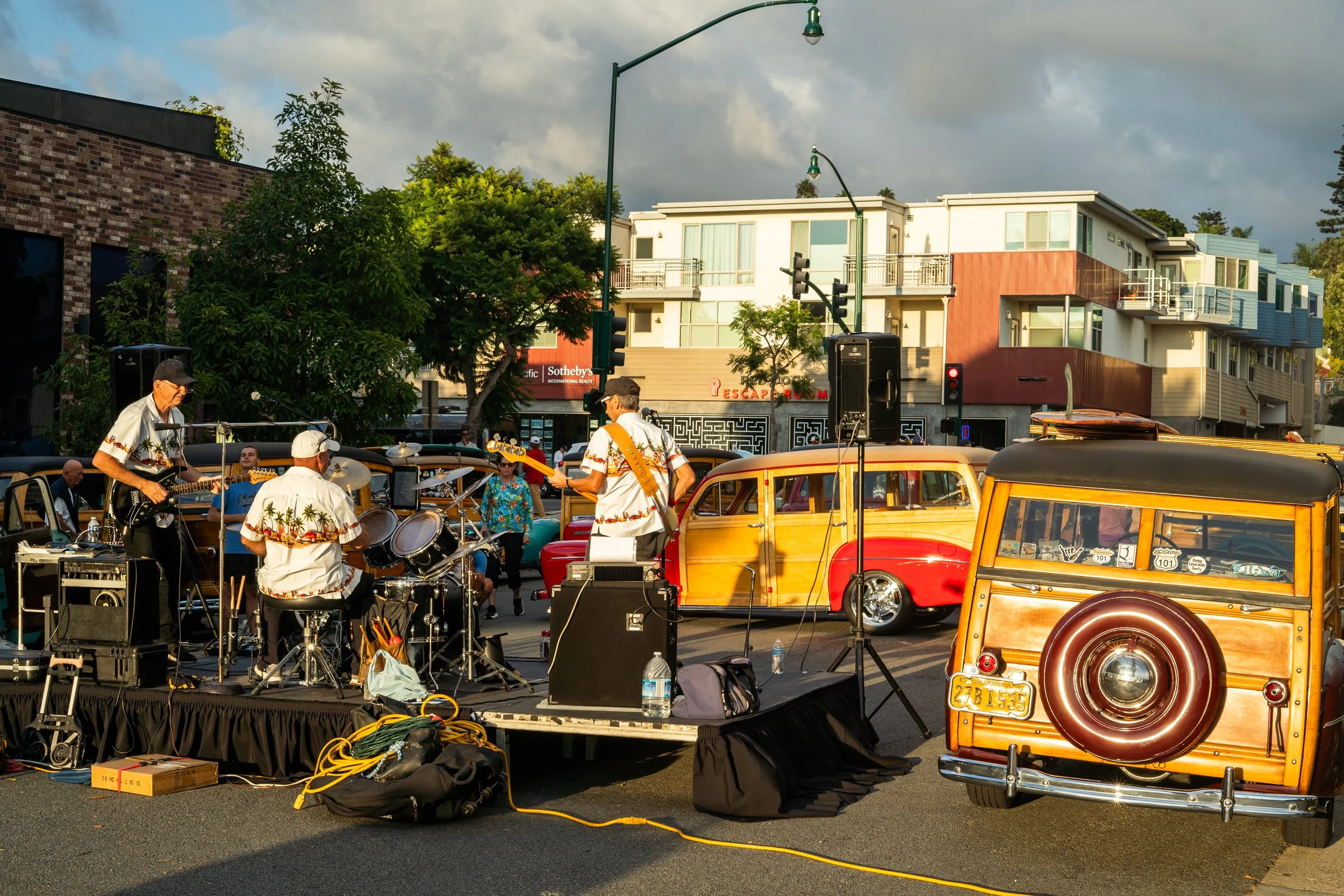 Encinitas Cruise Nights - Classic Cars on the 101 - Official Page