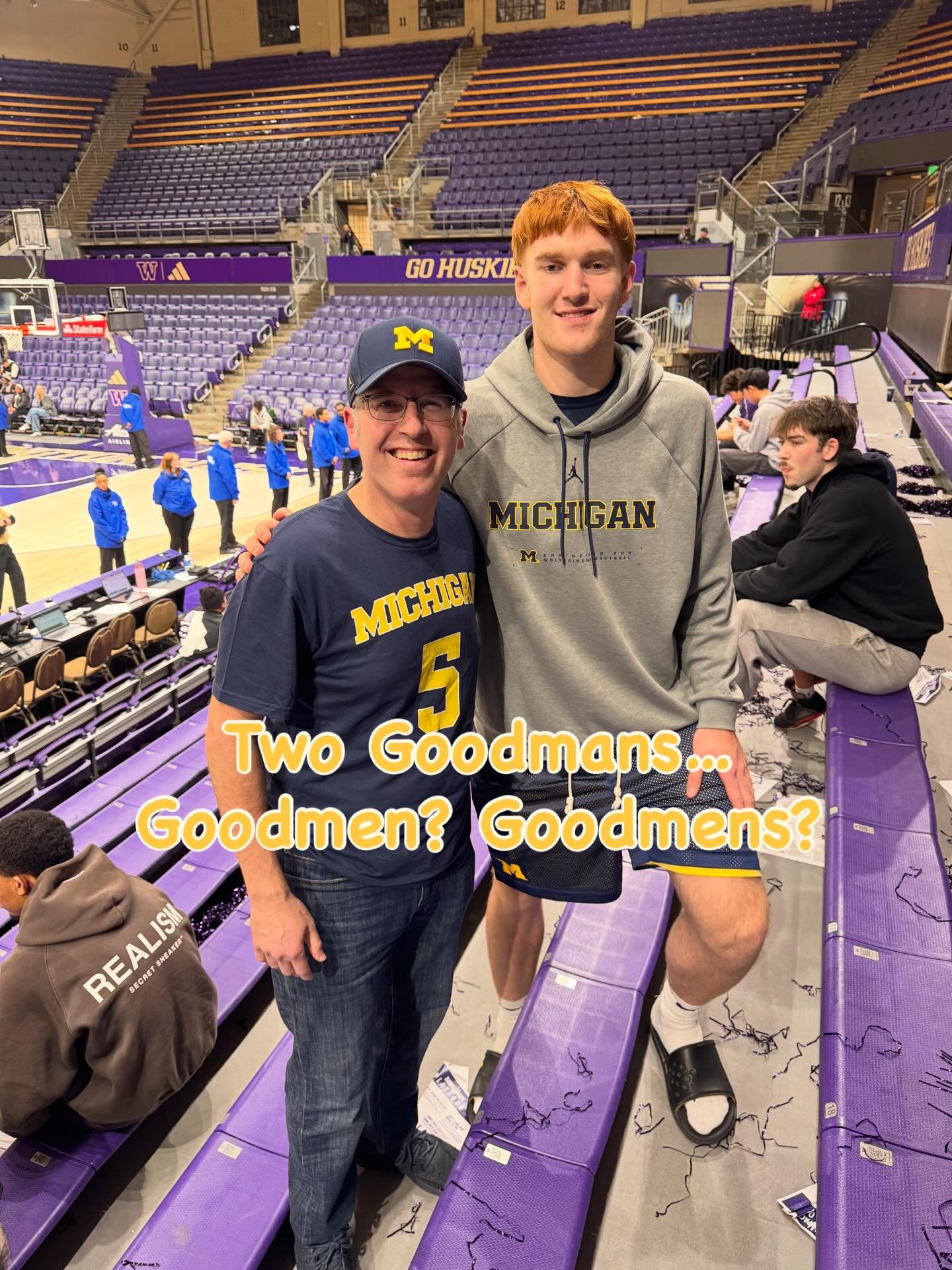 Loved getting a chance to see @umichbball in Seattle for a great win against UW. Thanks to the @michiganalumniseattle for arranging a great event, and for my long-lost, 6&rsquo;7, red-headed, Kiwi relative (not really) Oscar Goodman for taking time t