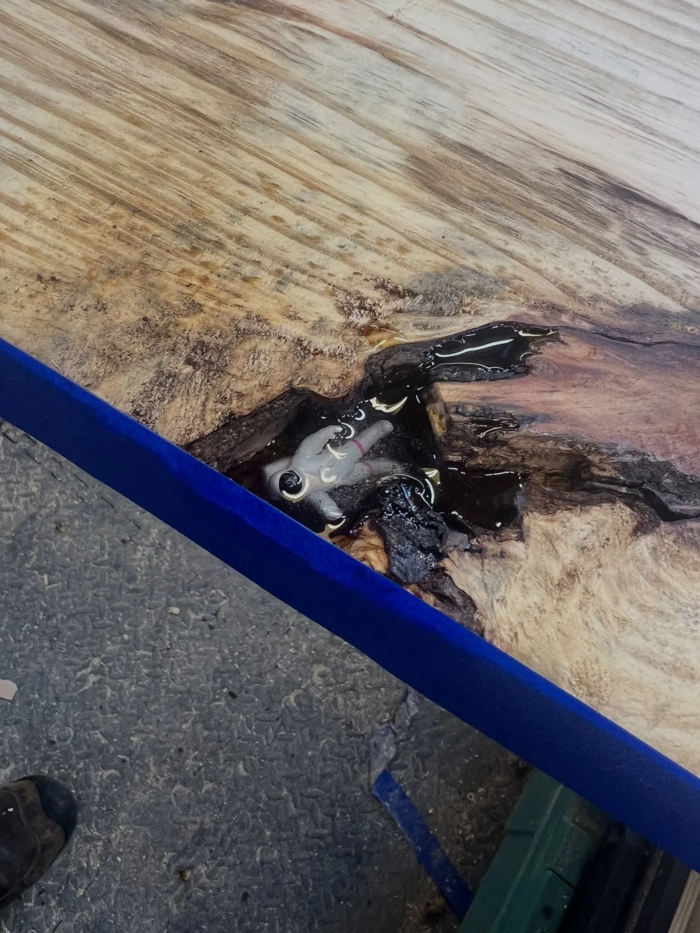 To commemorate the recent space launch I snuck in a little space man. #woodworking #epoxy #erwintn