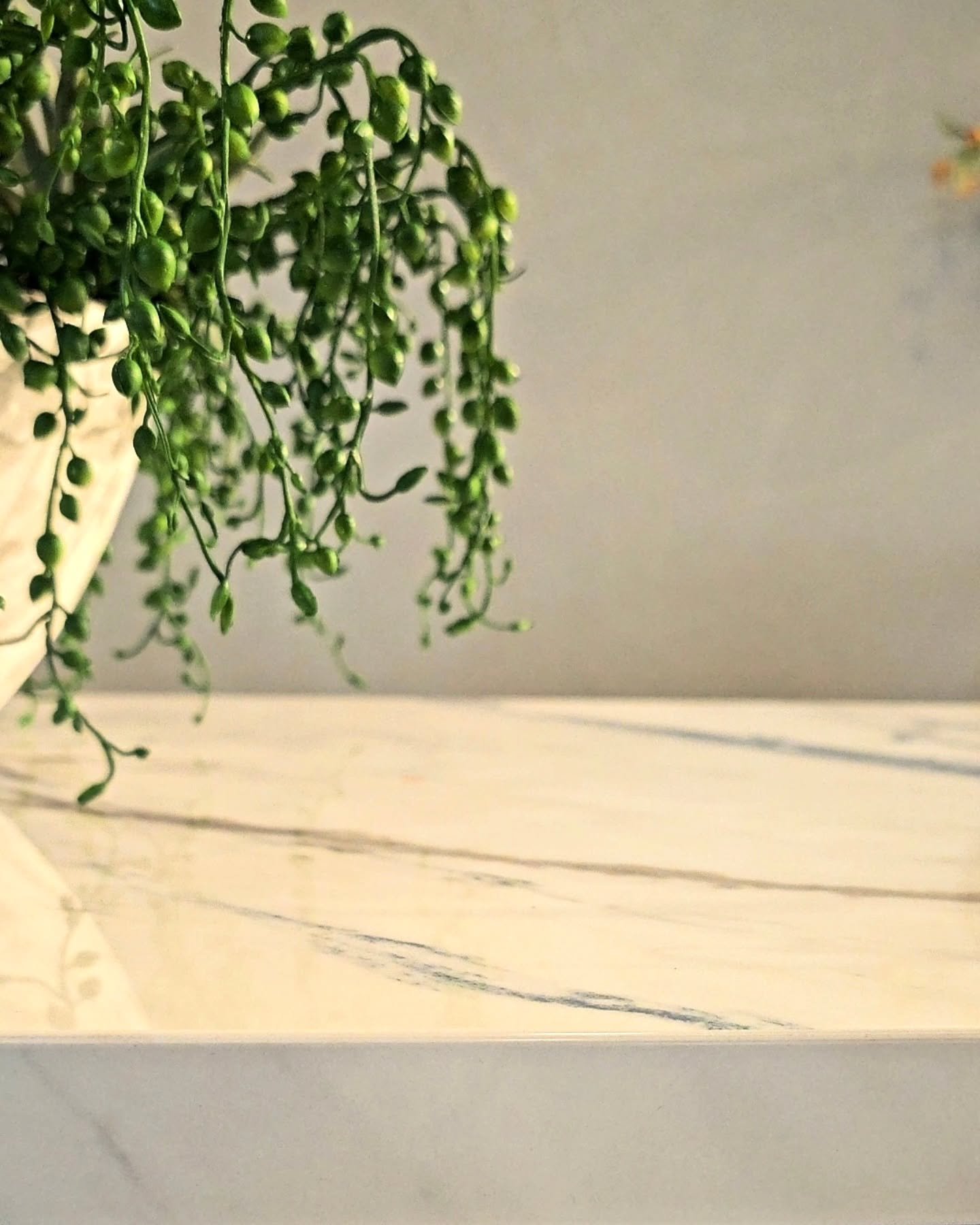 Behind Dekton Trance Colors 🌊

Think a gorgeous blend of cream and gray, kissed with a subtle bluish veil AND hints of reddish-gold veins! 🤩 

Perfect for stunning countertops and that serene coastal decor vibe.

#DektonTrance #Dekton #Countertops 