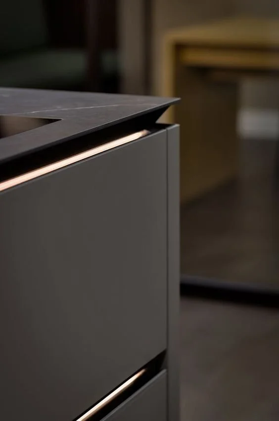 The Shark Nose Edge Countertop: Light and Mass
