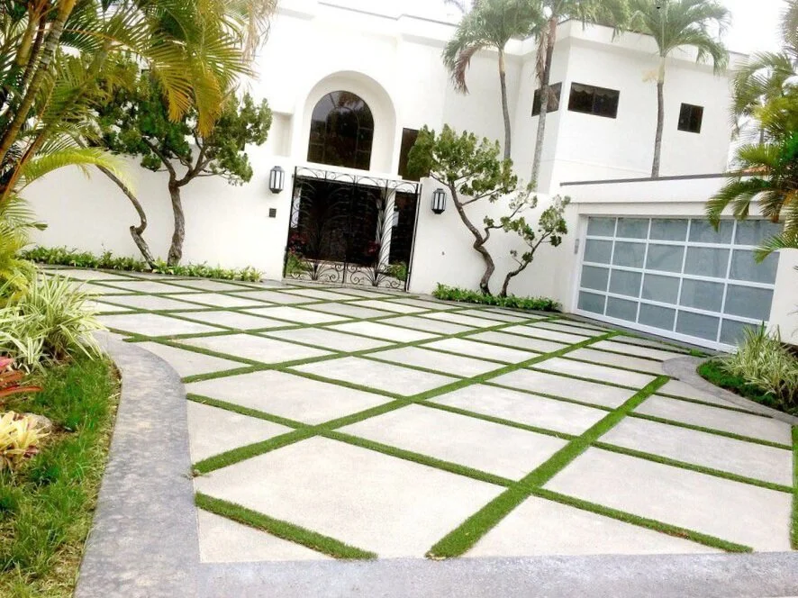 High-performance Dekton driveway in Sarasota, expertly installed by Lais Luz, offering unmatched durability and sleek style