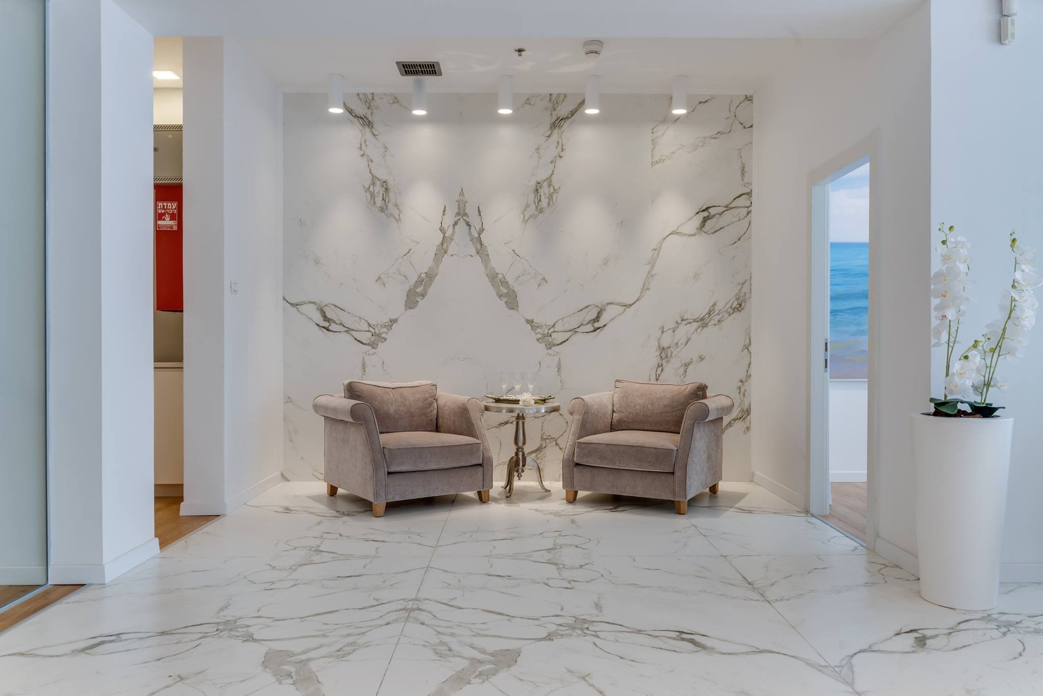 wall cladding floor dekton.jpg
