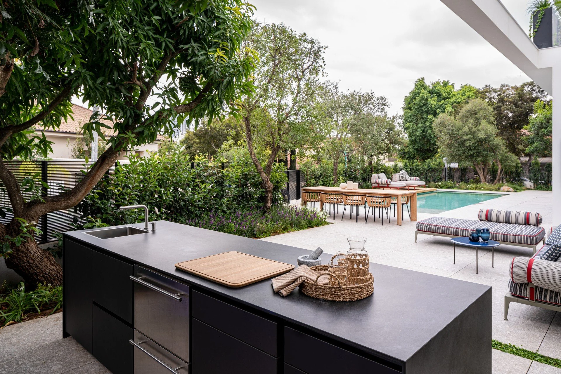 Sleek Capo Cuoco luxury outdoor cabinets integrated with a modern Italian porcelain countertop on a high-end Sarasota patio.