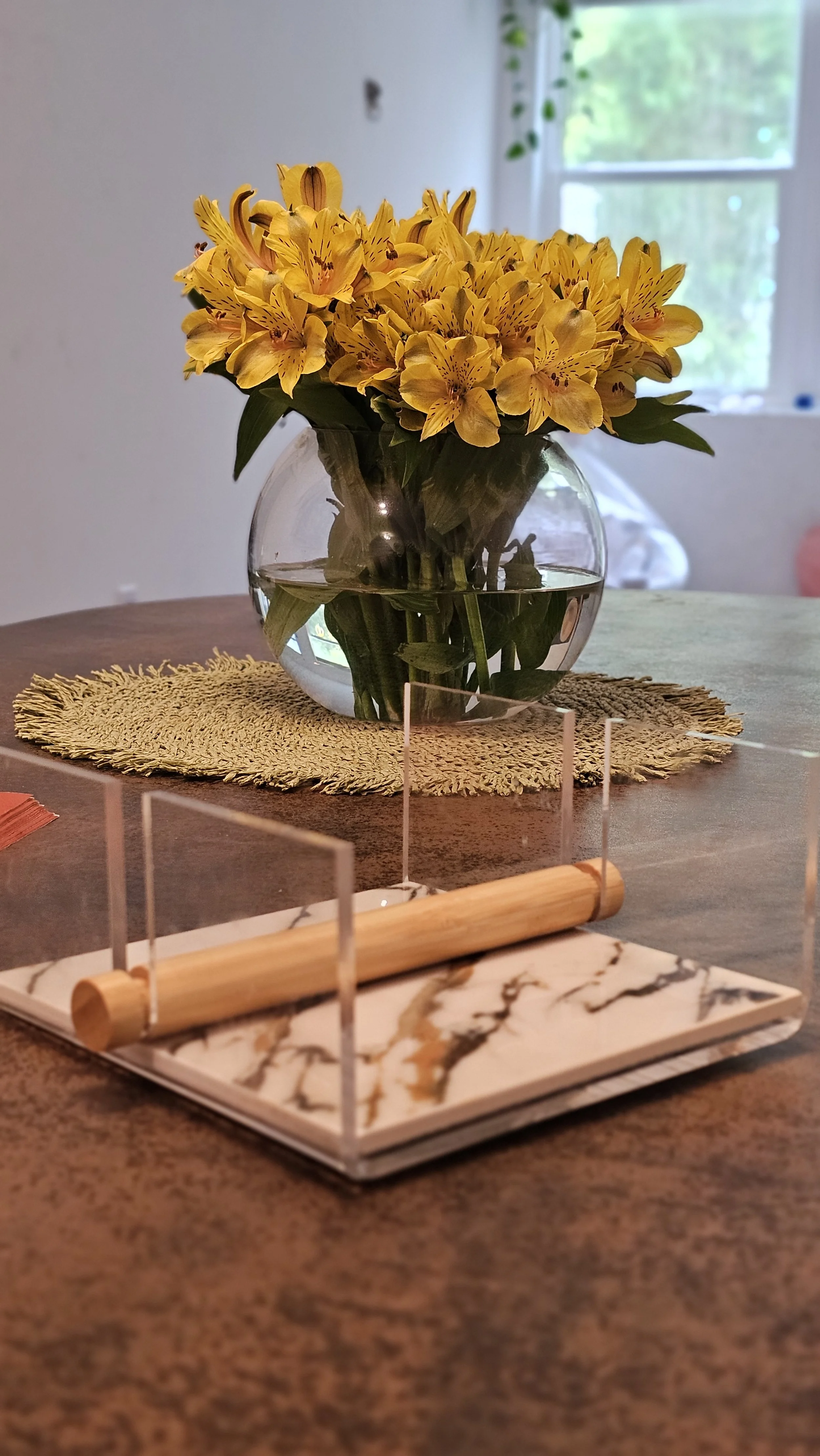 Luxe Marble-Look Porcelain Napkin Holder by Lais Luz - Expert Insights
