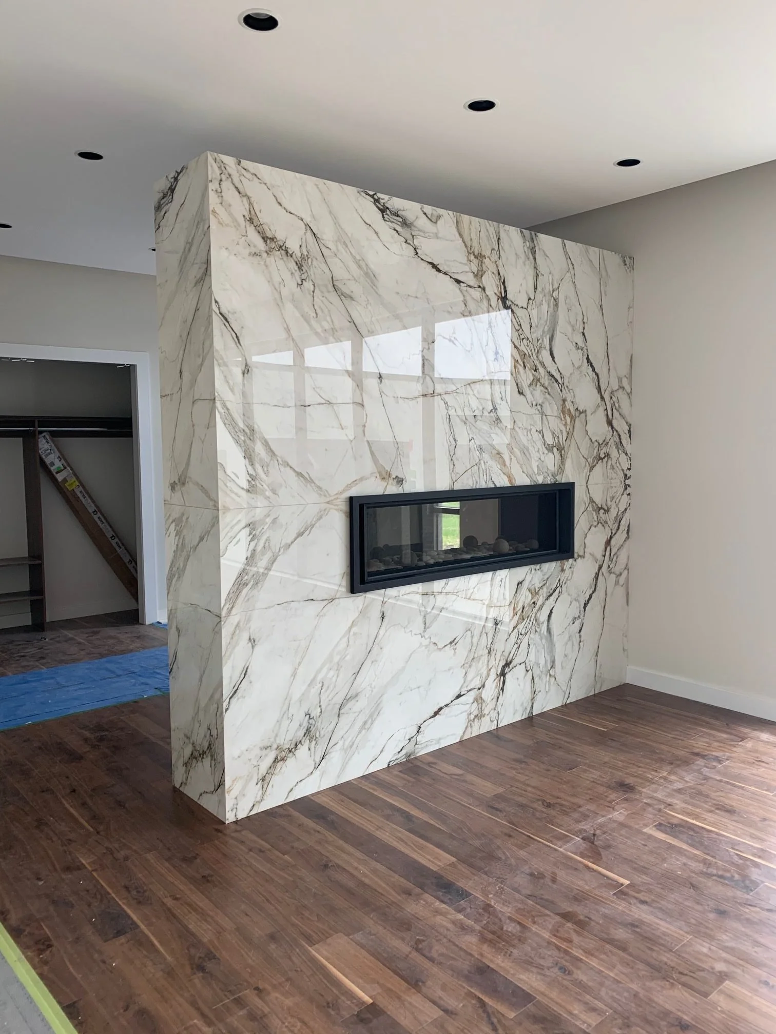 fireplace-neolith-sintered-stone-calacatta.jpeg