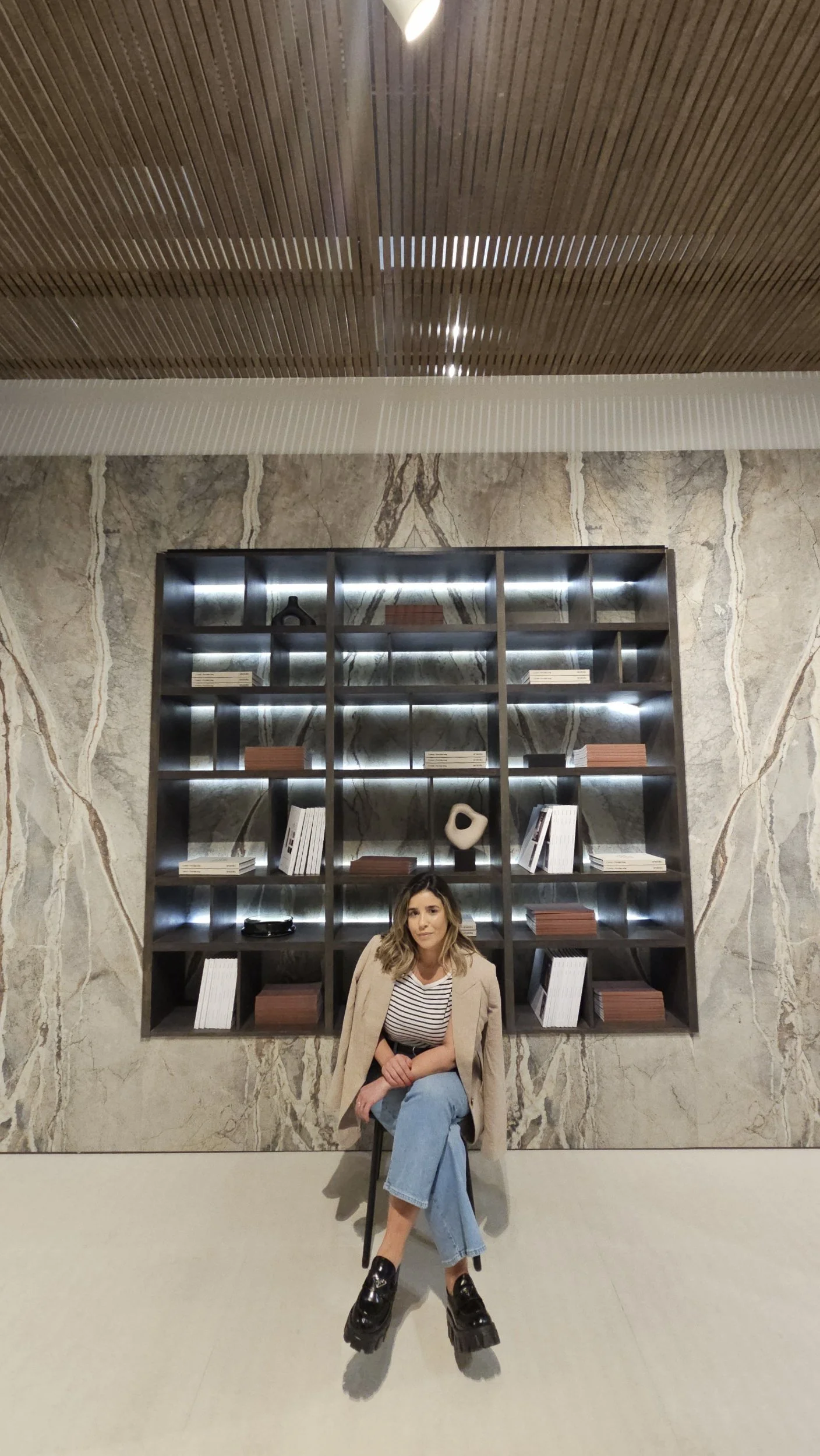 creating a grand first impression with porcelain slab.