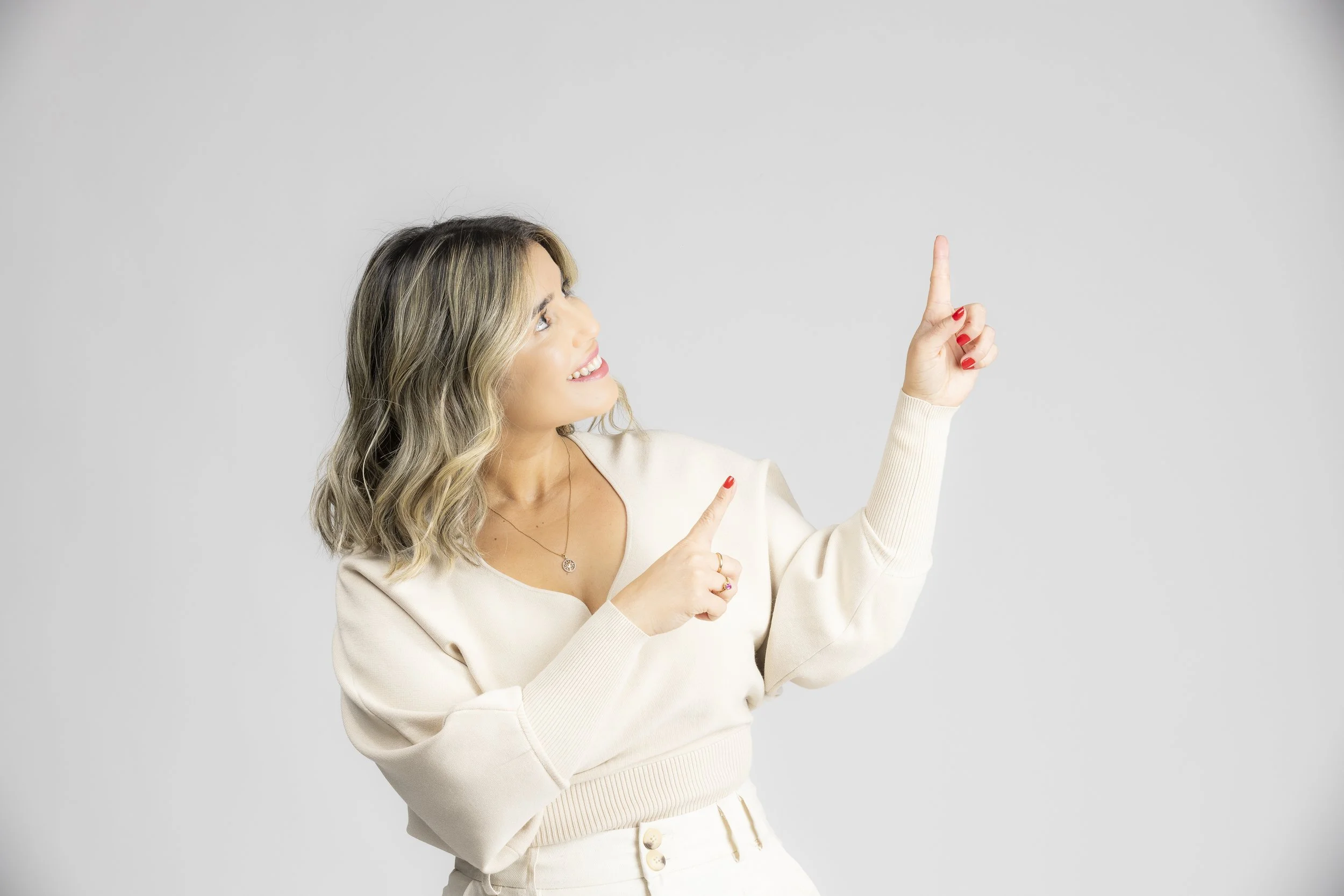 6 Trendy Porcelain Slab Colors for Your Project shower by Lais Luz.