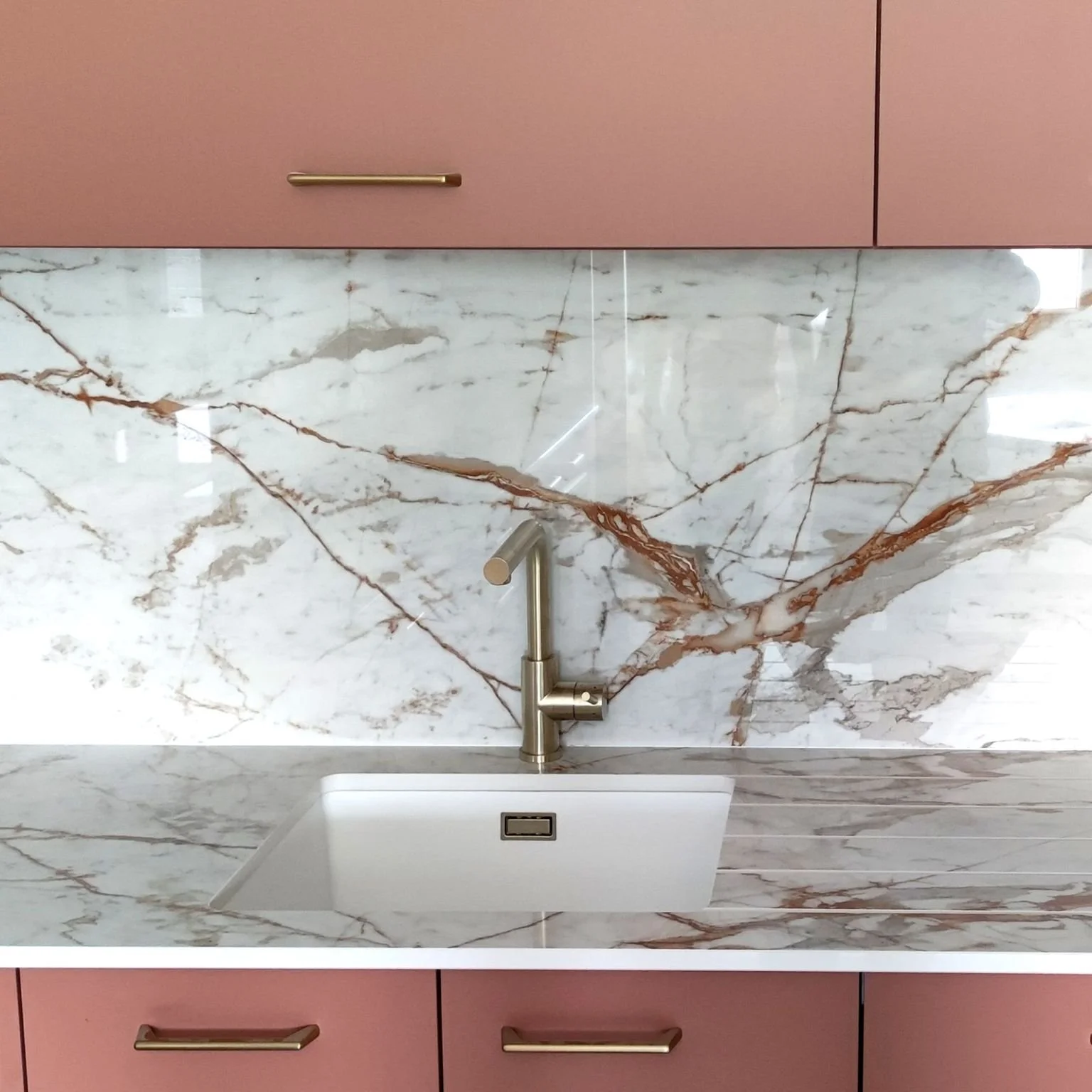 dekton in 20mm thick edge kitchen countertop and full backsplash Sarasota and coral cabinets.