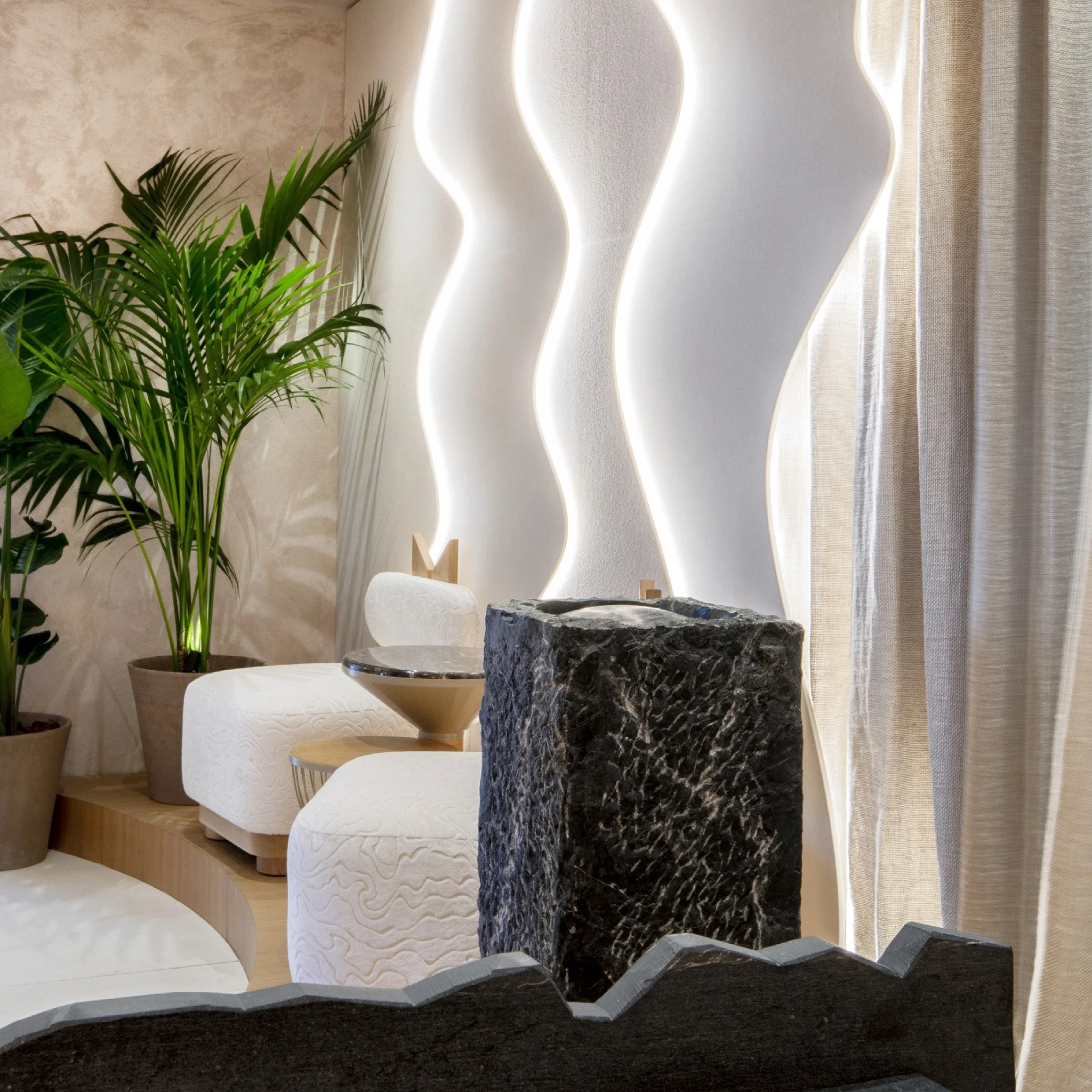 Beautifull backlit wall cladding using sintered stone in Sarasota.