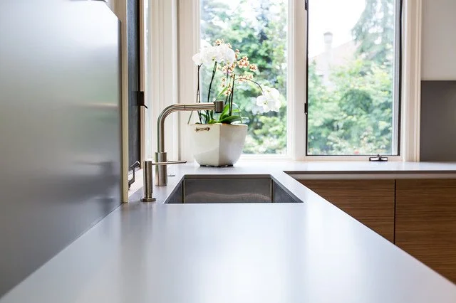 Fingerprint-resistant Lapitec sintered stone kitchen countertop.