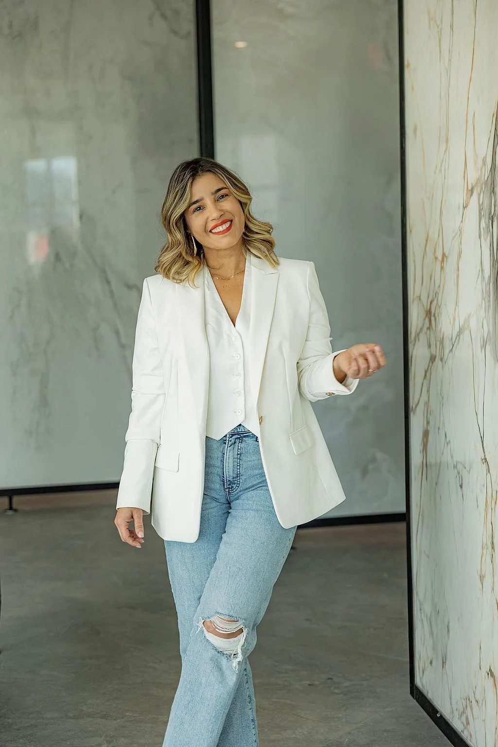 Luxury surface consultant and educator Lais Luz, founder of Luz Concept 5, specializing in high-performance Dekton and porcelain slab architecture.