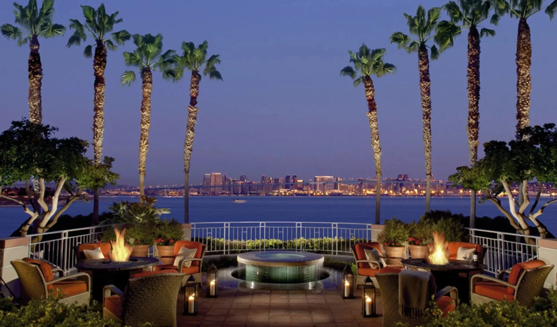 facilities-loews-coronado-bay-palmen-lounges-2134 2.jpg