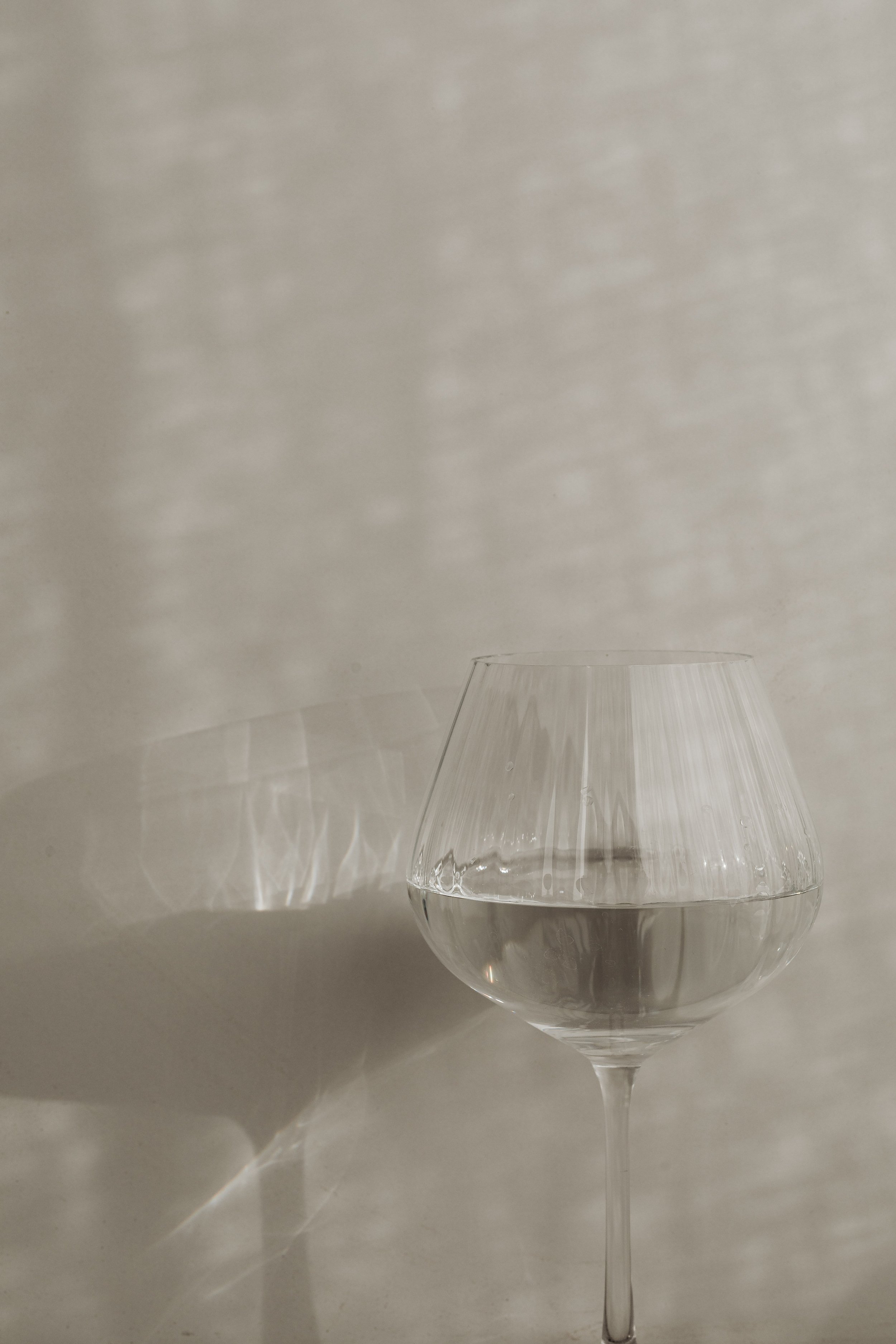 kaboompics_water-in-wine-glass-shadows-backgrounds-28801.jpg
