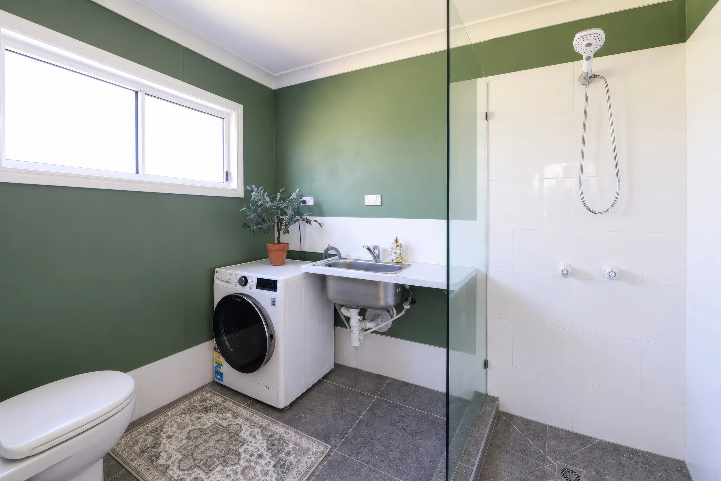 17S BATH.jpg