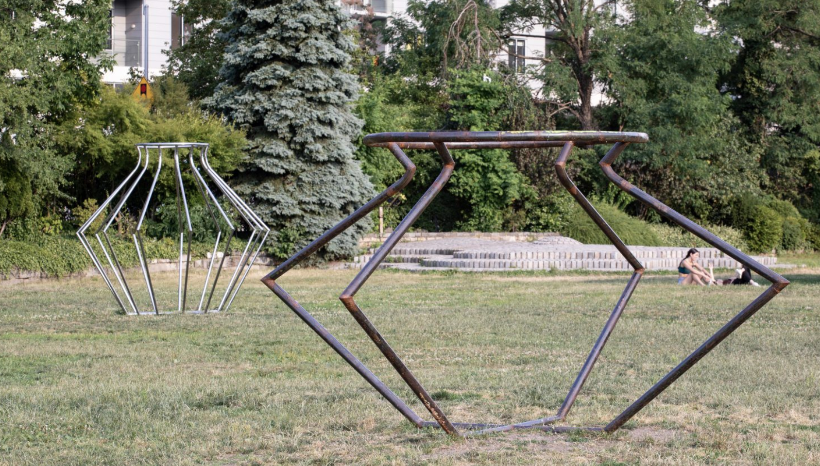 Maren Hassinger's gem-shaped sculptures Vessel Nine and Vessel Ten (in background) in Steel Bodies at Socrates Sculpture Park