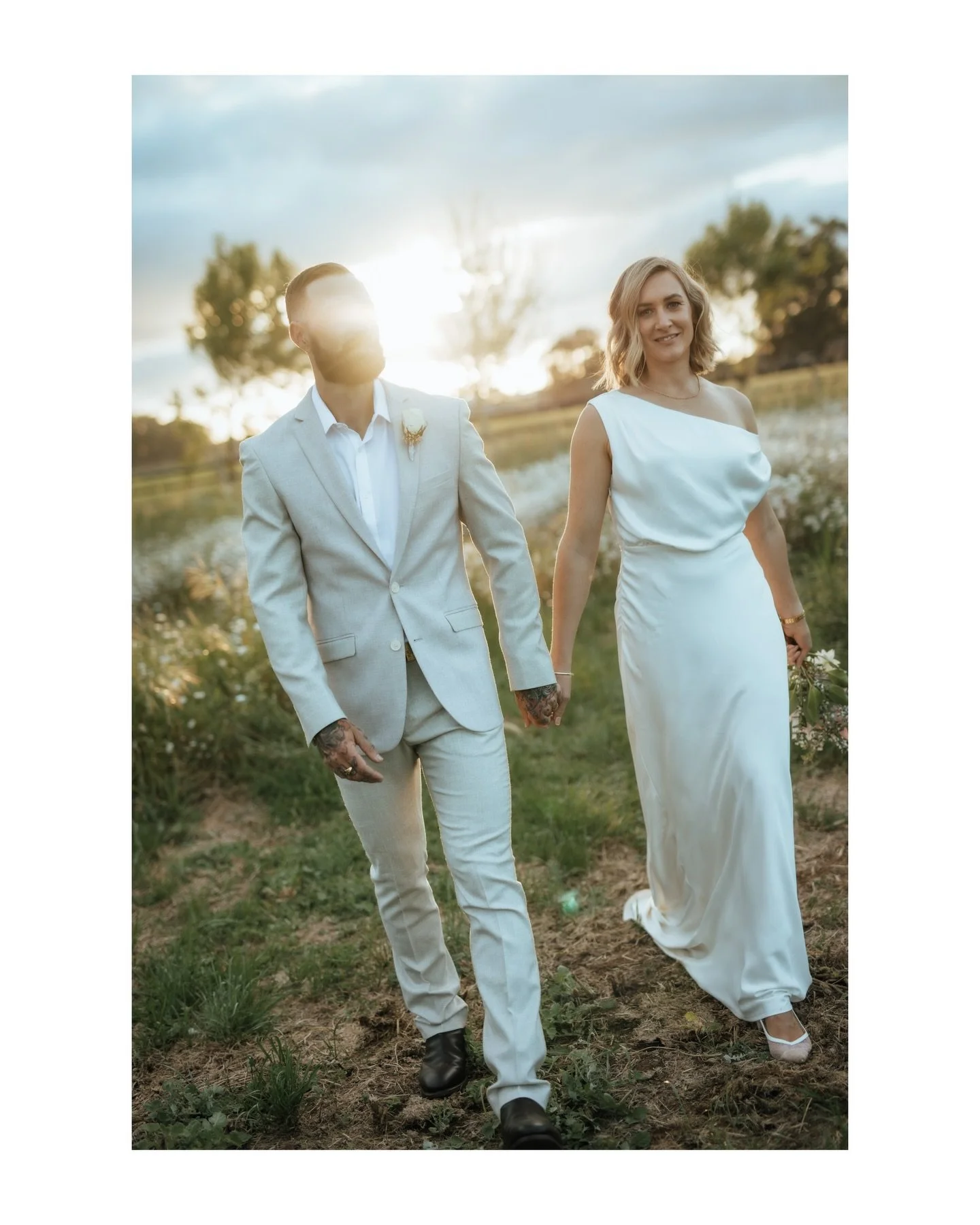 Helen and Jake at the Rustic Taylor homestead.  How frikkin blessed are we to be able to be at these wedding venues with the best people in our South West WA⚡️🥂
@hels_joy 
@jbfadventures 
@loveempirewithnikki 
@elope_effortlesslywed 
@nikkinapper.au