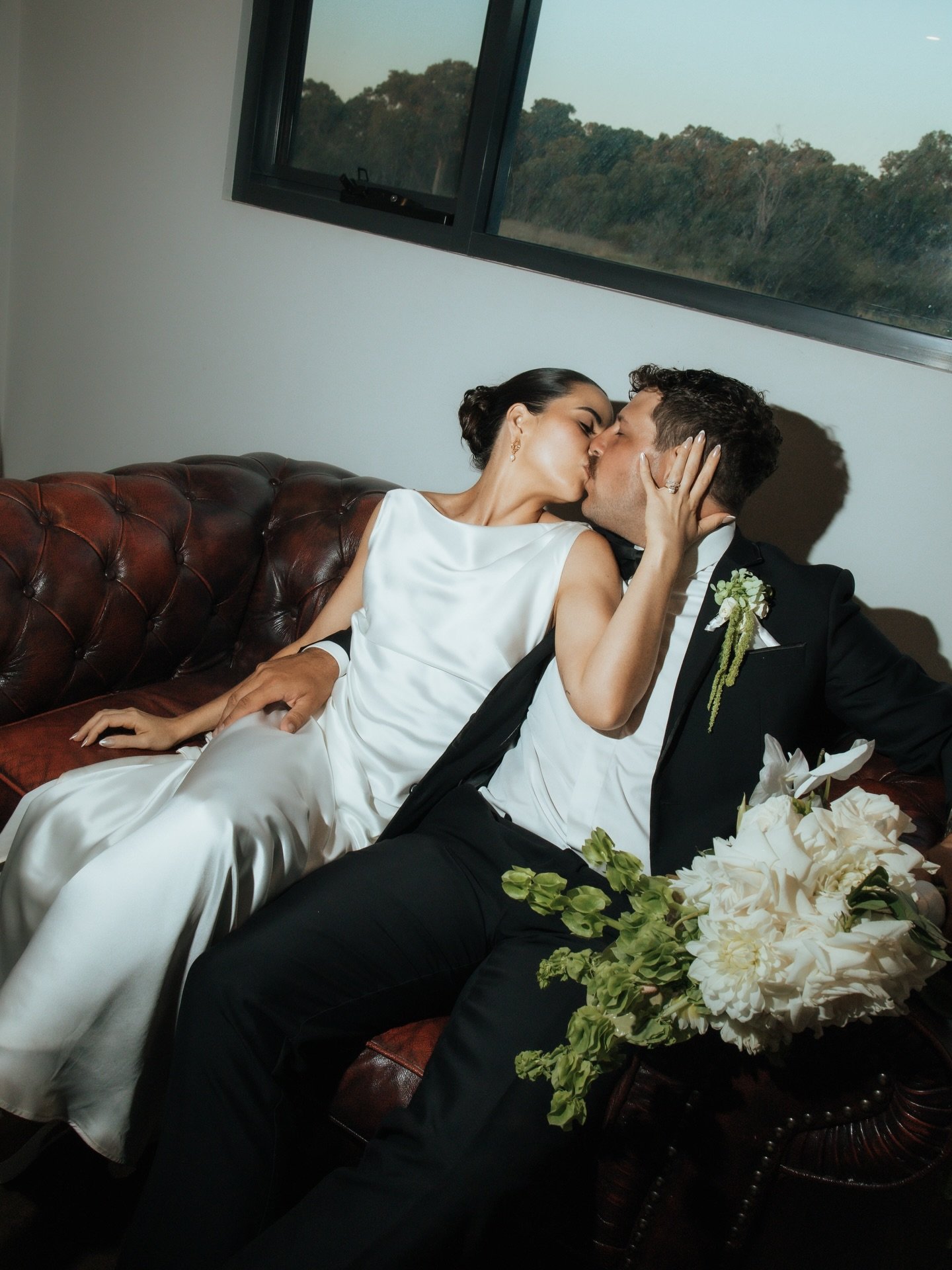 Couch love @thetillerfarm 🥂
@scentiment_flowers 
@larapaulitz 
@brandonpaulitz 
@confettidays 
@tillerevents 
@loveandlegends 
@crystals.lavenderhaze 
@glamd_bydanae 
#tillerfarmwedding #margaretriverwedding #farmweddingaustralia #southwestwedding #