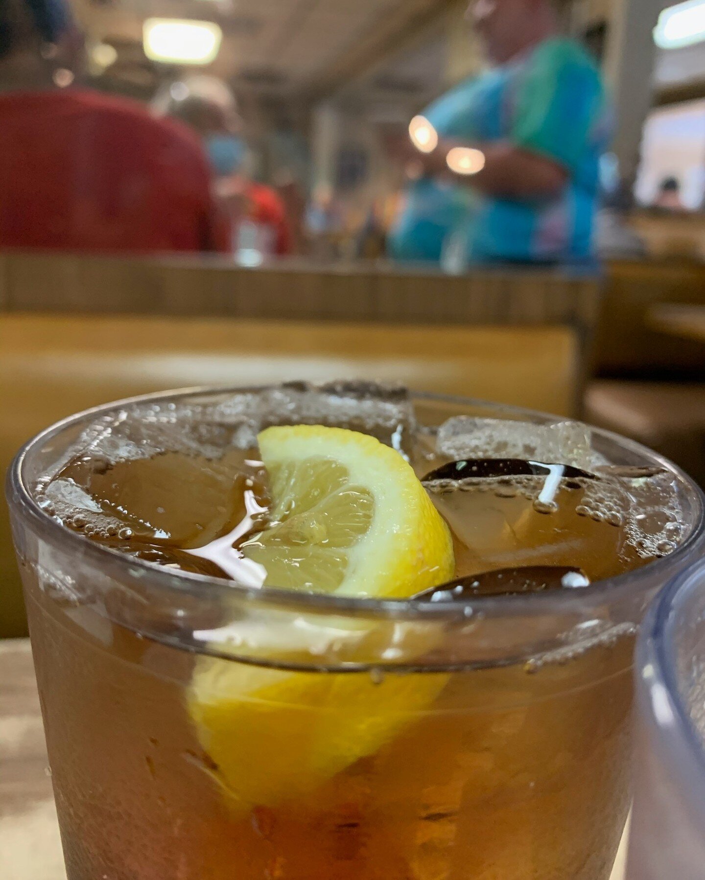 This sunny day calls for a refreshing cup of sweet tea!
🍋 🥤 
#wendellsmithsrestaurant #wendellsmiths #nashvilletn #nashvillemeatn3 #meatn3 #countrycooking #southernfood #downhomecooking