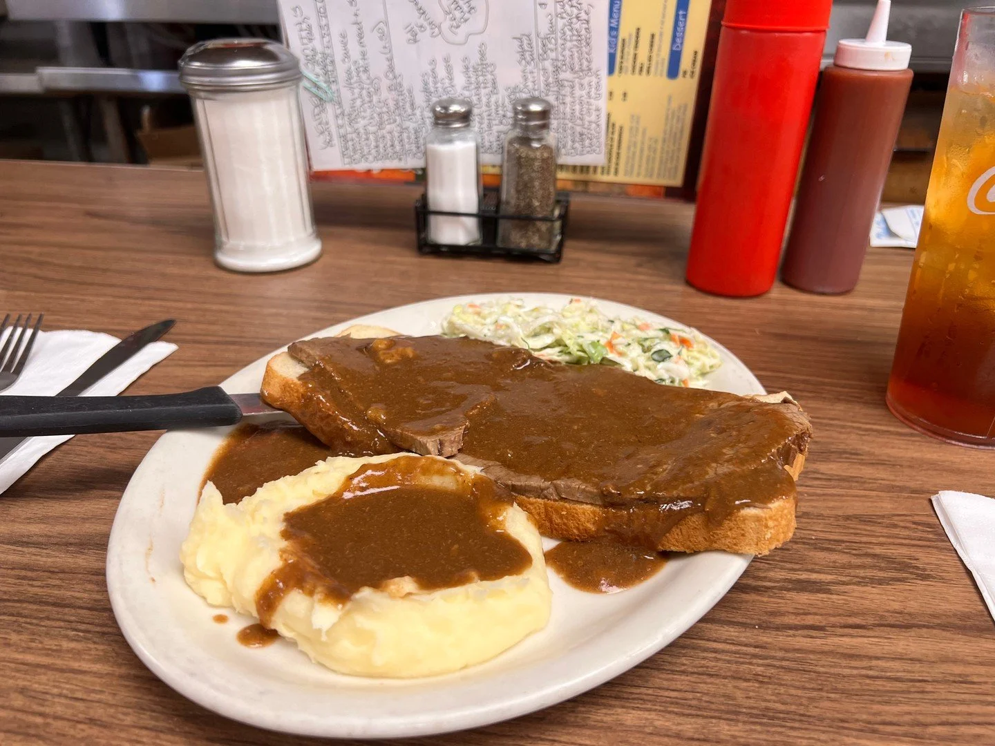 Have you ever told yourself that you're gonna try something different on our menu and then you see Open Faced Roast Beef ... and you just can't help yourself? Happens all the time.
#wendellsmithsrestaurant #wendellsmiths #nashvilletn #nashvillemeatn3