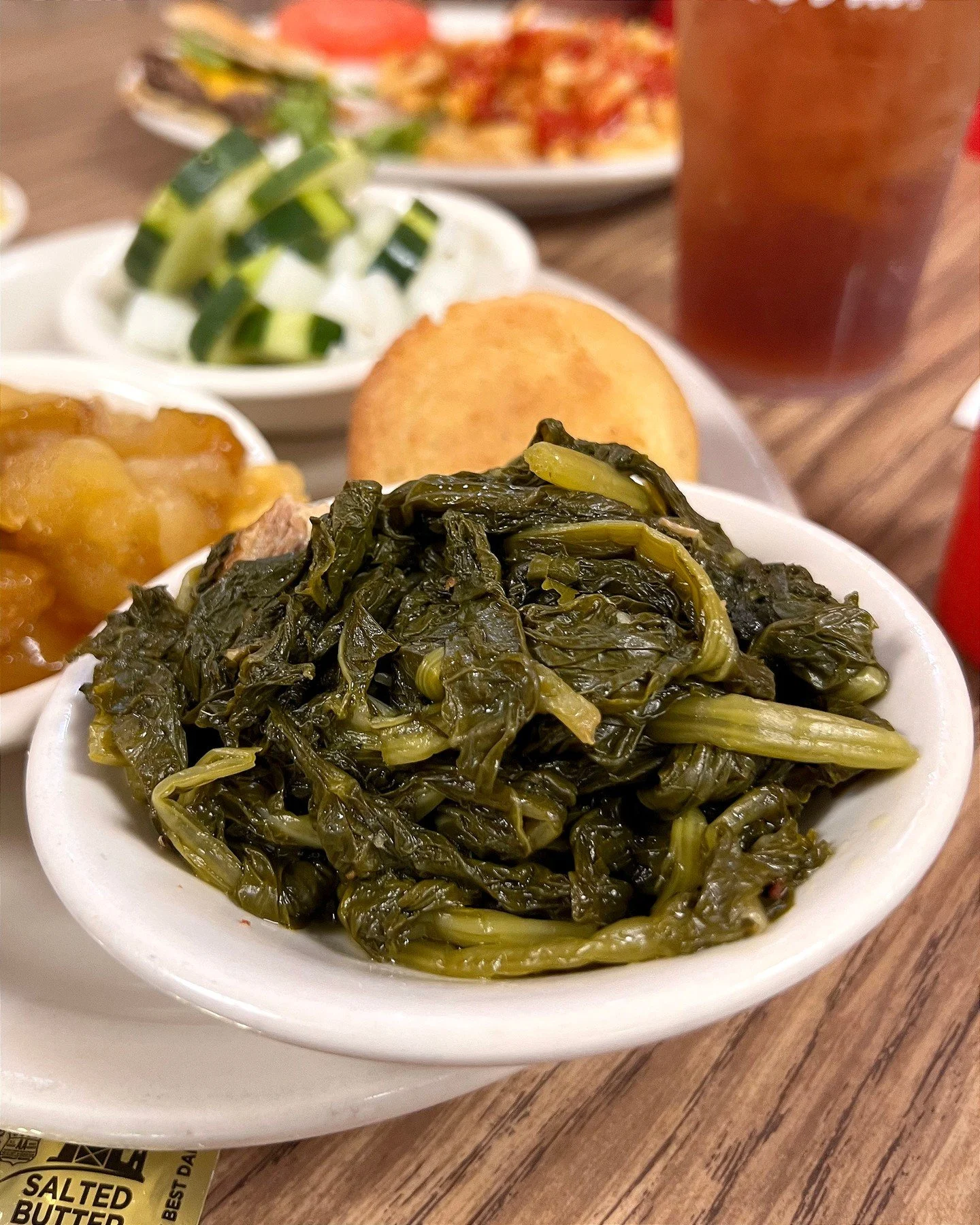 Now ... about them turnip greens. Some of you haven't even given them a try ... and we wanna know why? Just curious. No reason at all.

#turnipgreens #goodeatin #wendellsmithsrestaurant #wendellsmiths #nashvilletn #nashvillemeatn3 #meatn3 #countrycoo