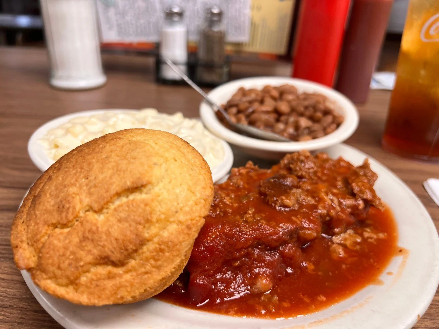 Meatloaf and a cornbread muffin&mdash;simple, steady, and downright delicious. Because let&rsquo;s be honest&hellip; Wendell Smith&rsquo;s Restaurant is more reliable than duct tape on a tractor. 🚜😂

#MeatAndThreeMagic #CountryComfort #WendellSmith