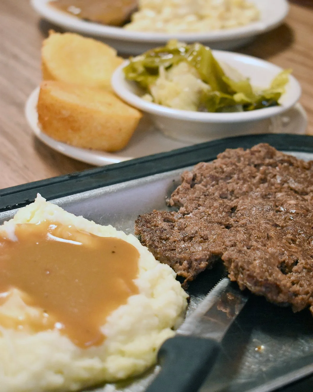 Monday's are awful ... especially if you miss breakfast. But getting a delicious beef steak will make it all better.

#wendellsmithsrestaurant #wendellsmiths #nashvilletn #nashvillemeatn3 #meatn3 #countrycooking #southernfood #downhomecooking