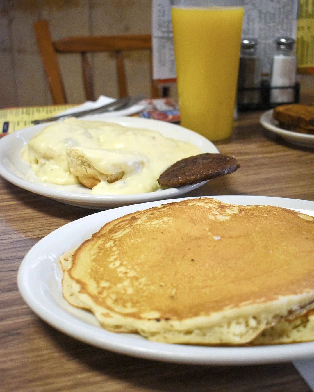 While we show you these yummy pictures of breakfast, remember ... we are not open on Sundays! See you Monday!

#bigbreakfast #nashvillebreakfast #countryham #scrambledeggs #omelette #grits #biscuitandgravy #gravybiscuit #eggsovereasy #sunnysideupeggs